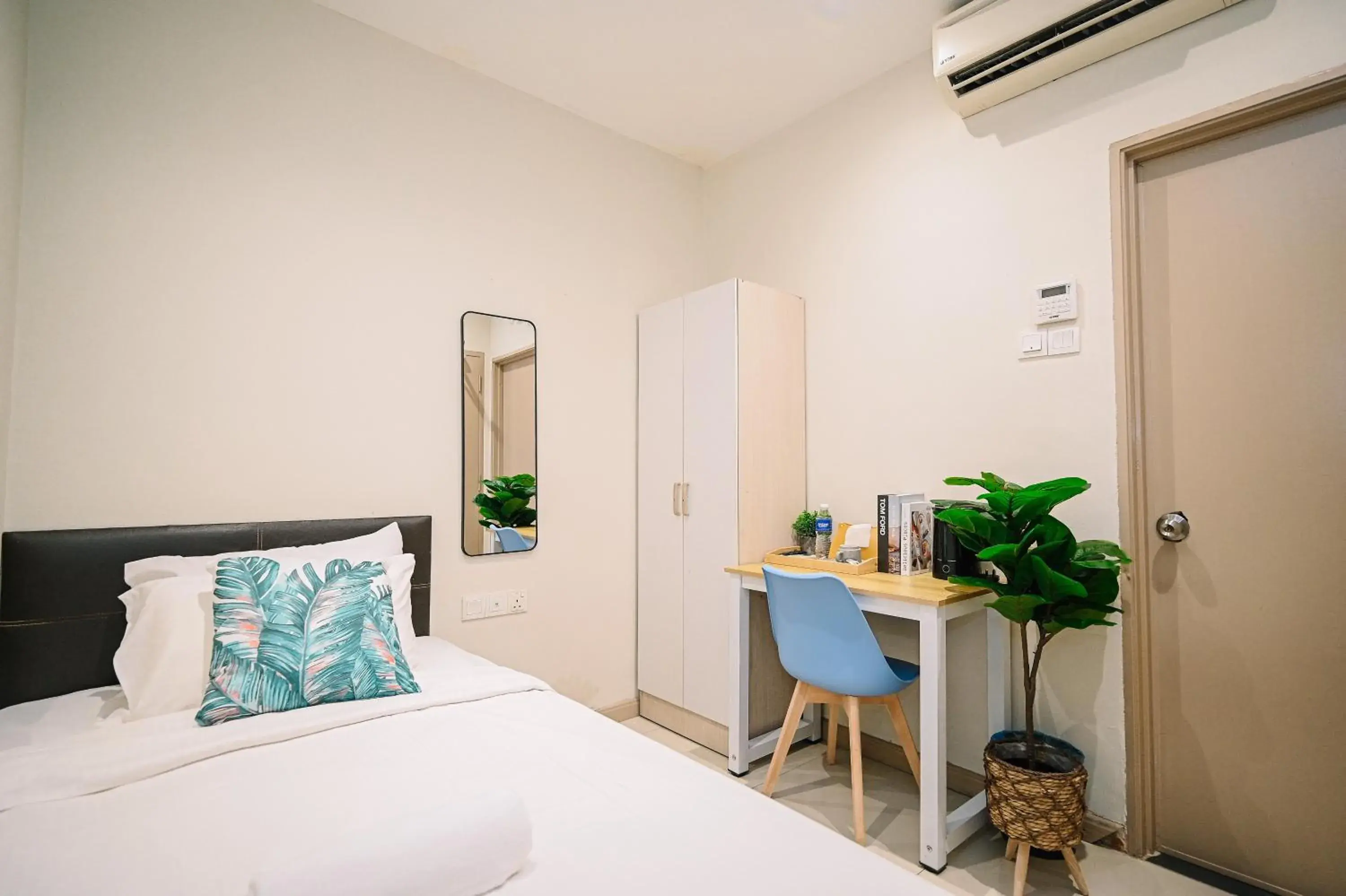 Bed in Swing & Pillows - Sunway Pyramid PJ Bed in Swing & Pillows - Sunway Pyramid PJ