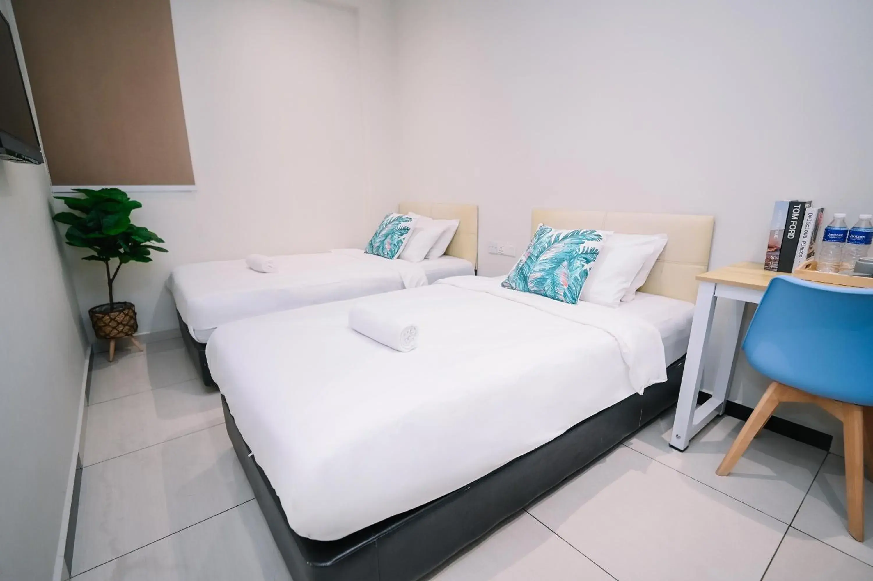 Bed in Swing & Pillows - Sunway Pyramid PJ Bed in Swing & Pillows - Sunway Pyramid PJ