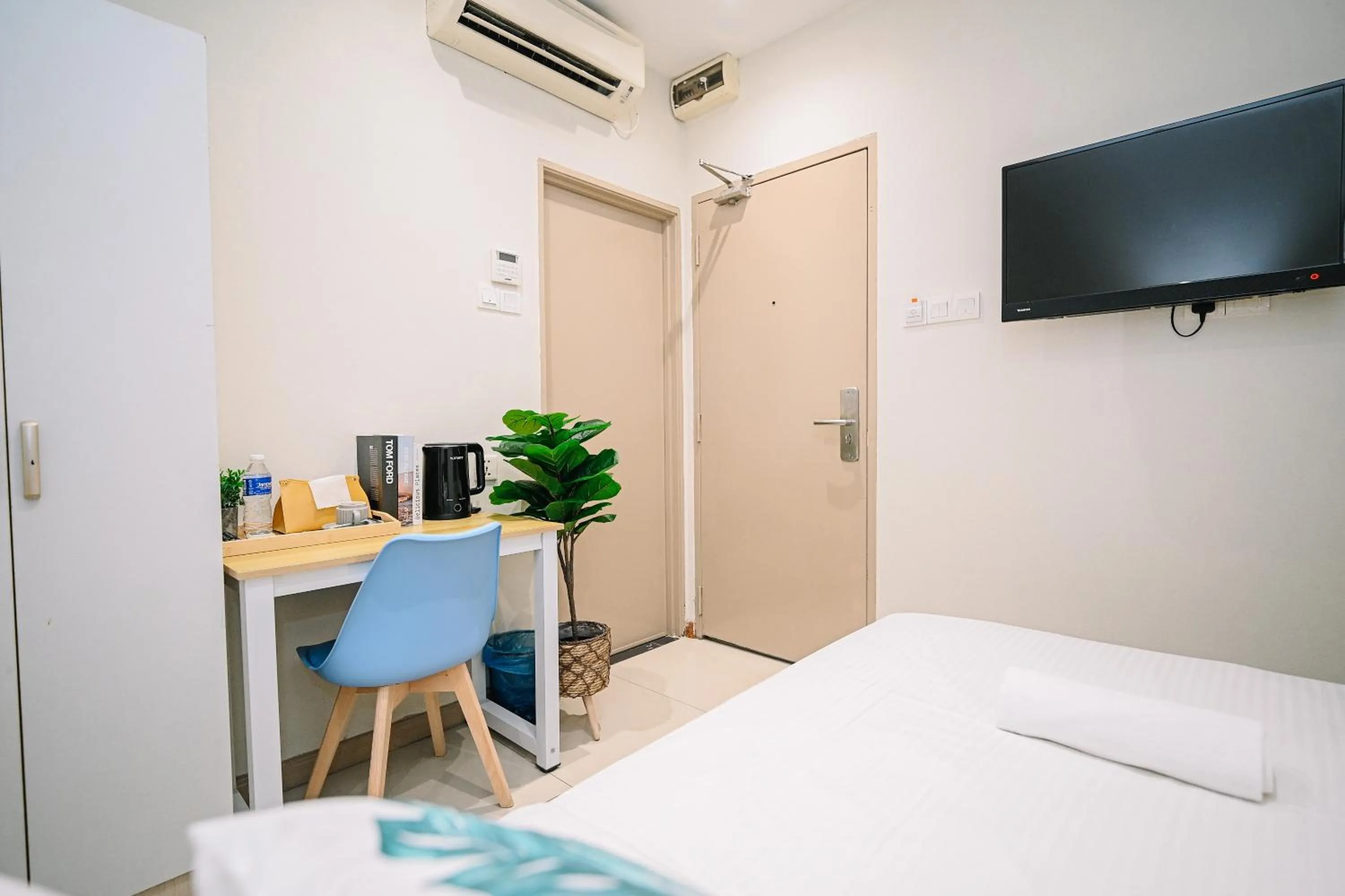 Bed in Swing & Pillows - Sunway Pyramid PJ