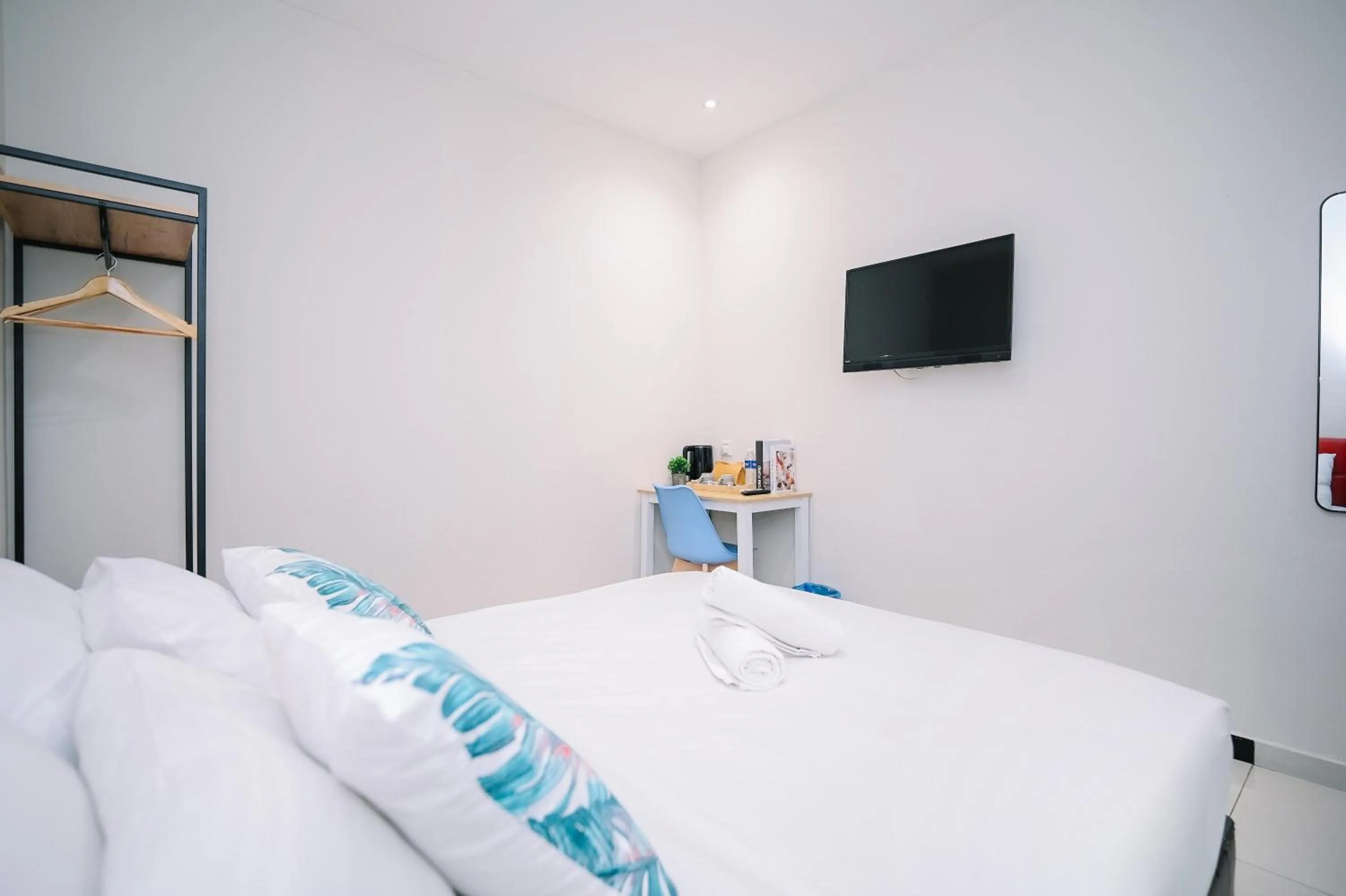 Bed in Swing & Pillows - Sunway Pyramid PJ