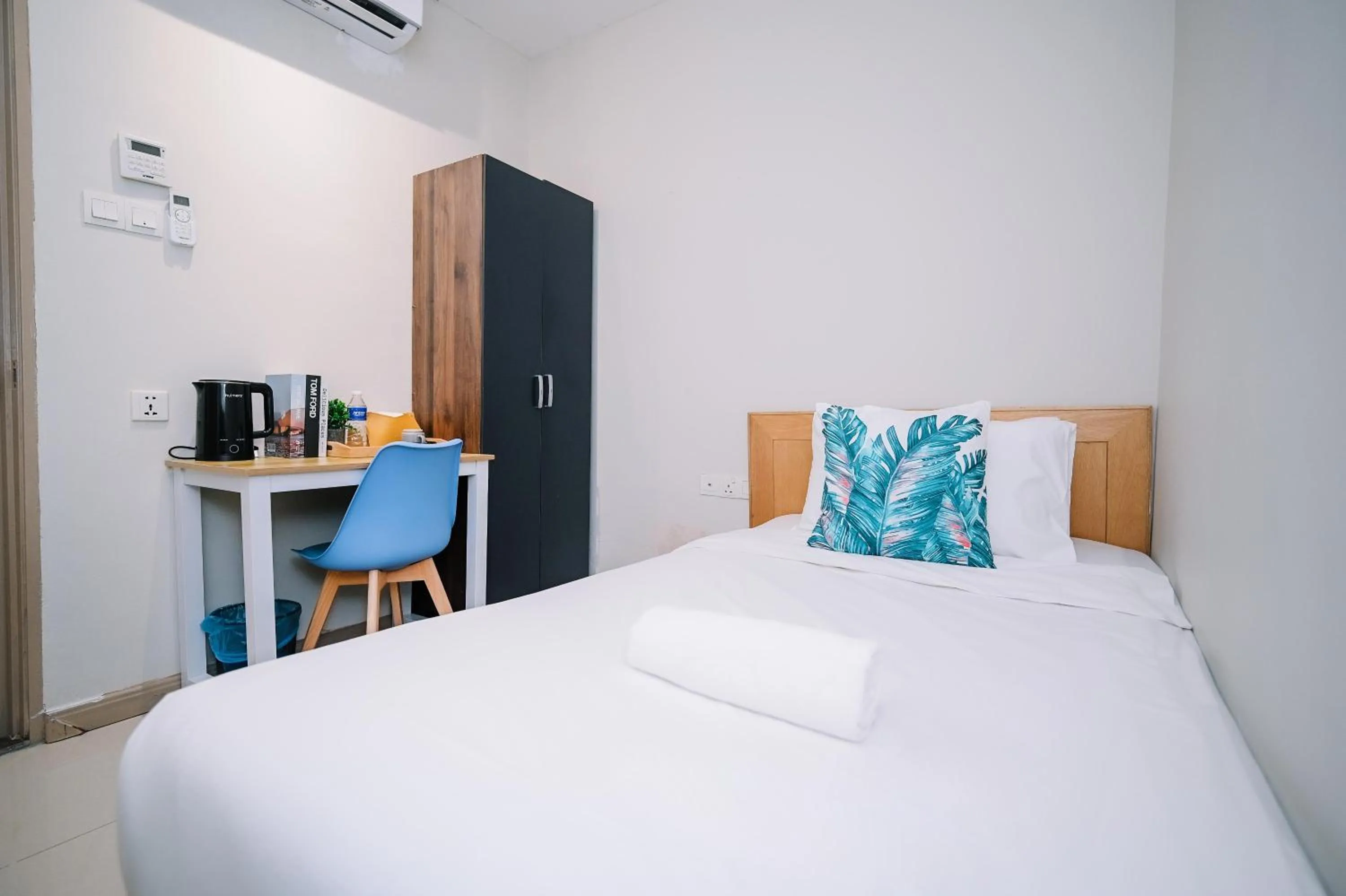 Bed in Swing & Pillows - Sunway Pyramid PJ