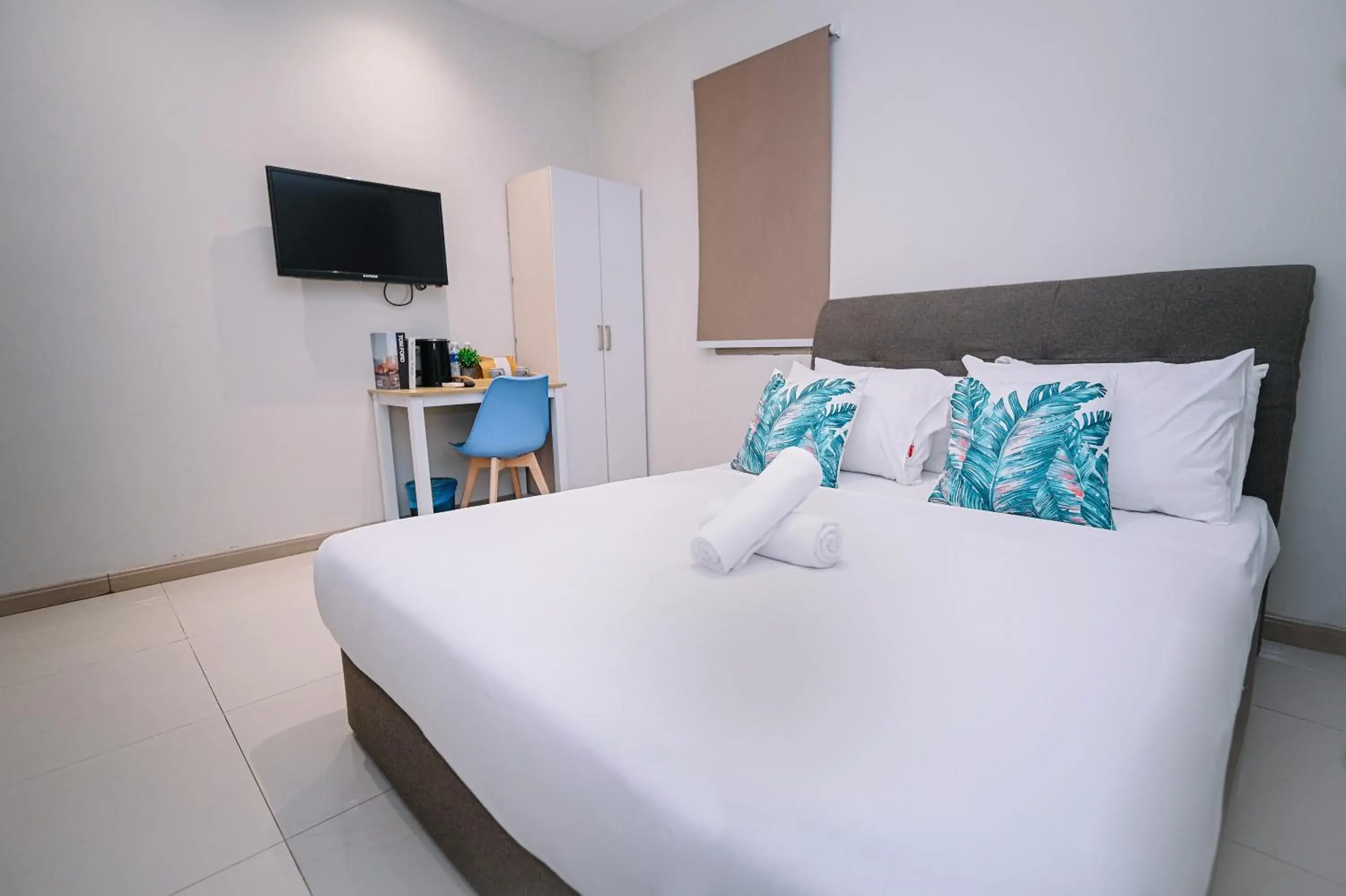 Bed in Swing & Pillows - Sunway Pyramid PJ Bed in Swing & Pillows - Sunway Pyramid PJ