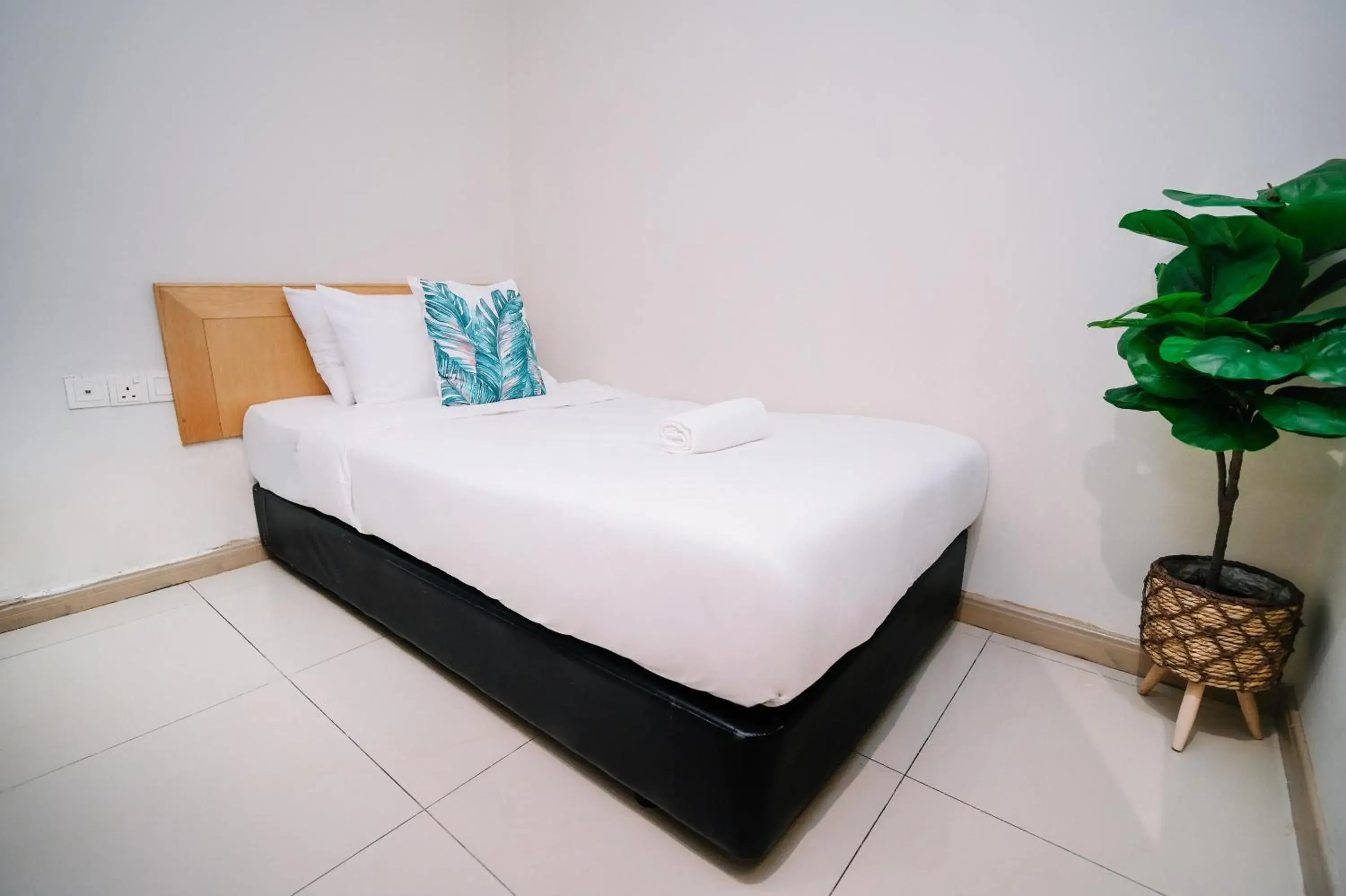 Bed in Swing & Pillows - Sunway Pyramid PJ Bed in Swing & Pillows - Sunway Pyramid PJ