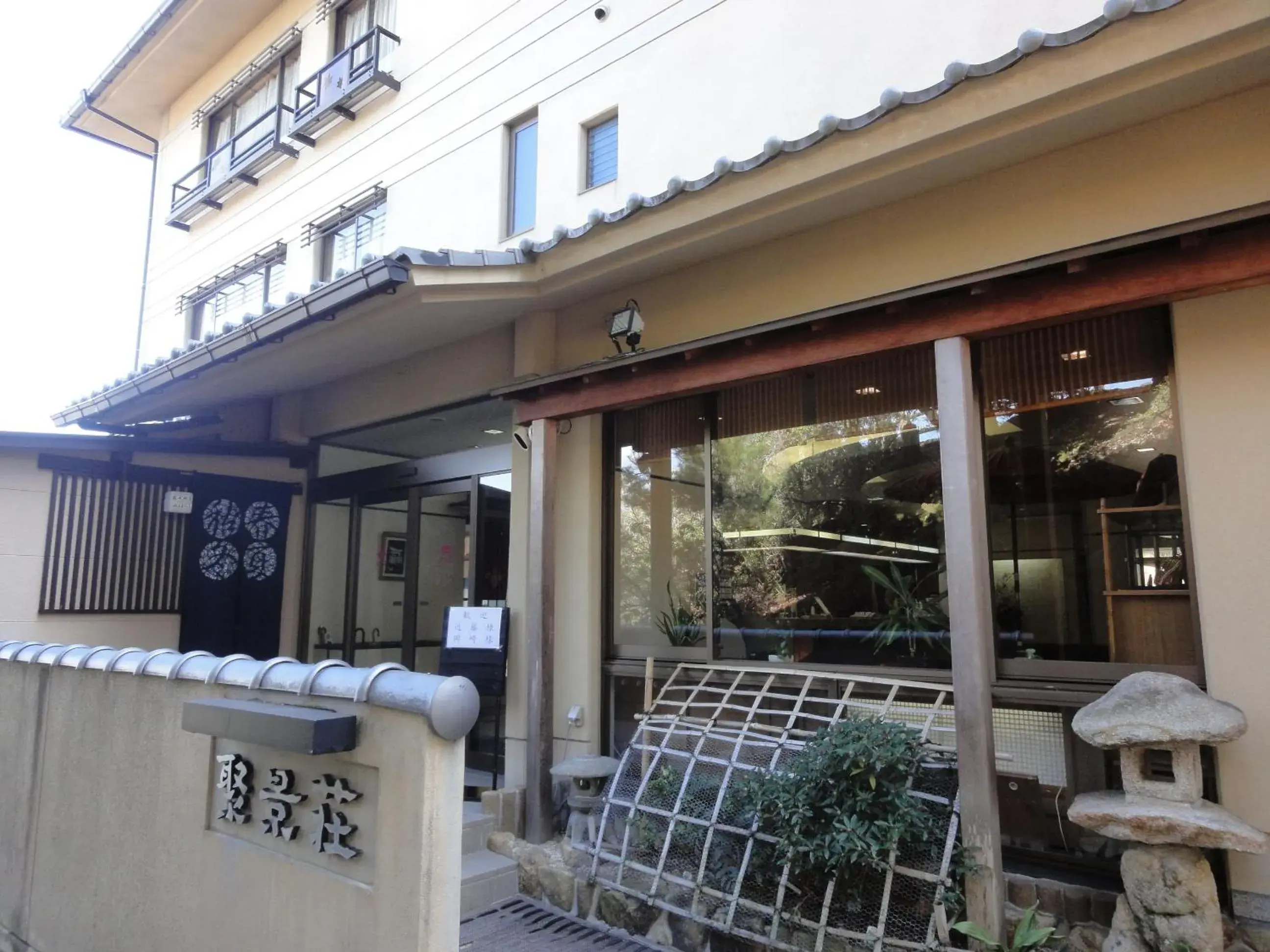 Facade/entrance in Jukeiso Facade/entrance in Jukeiso