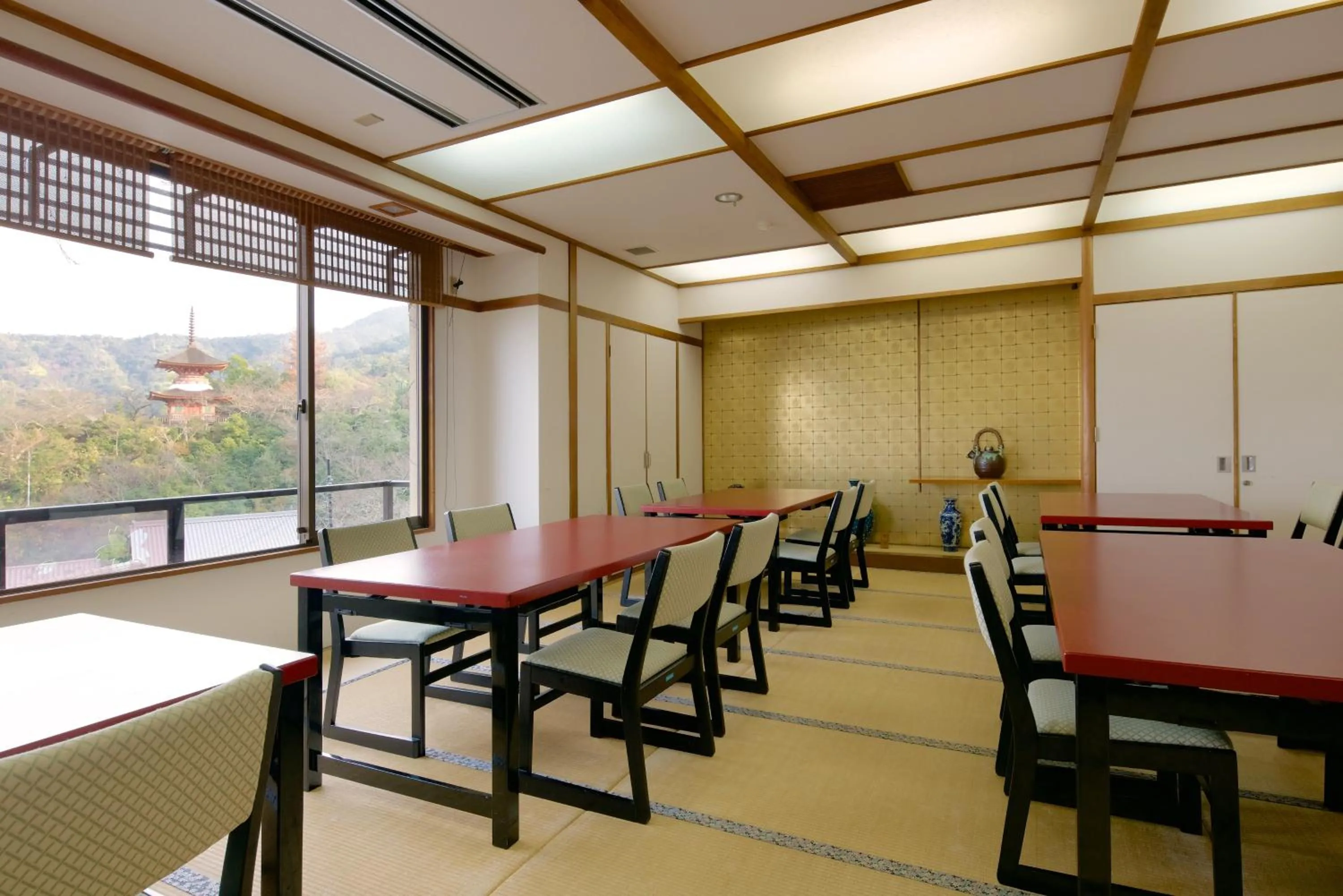 Restaurant/places to eat in Jukeiso