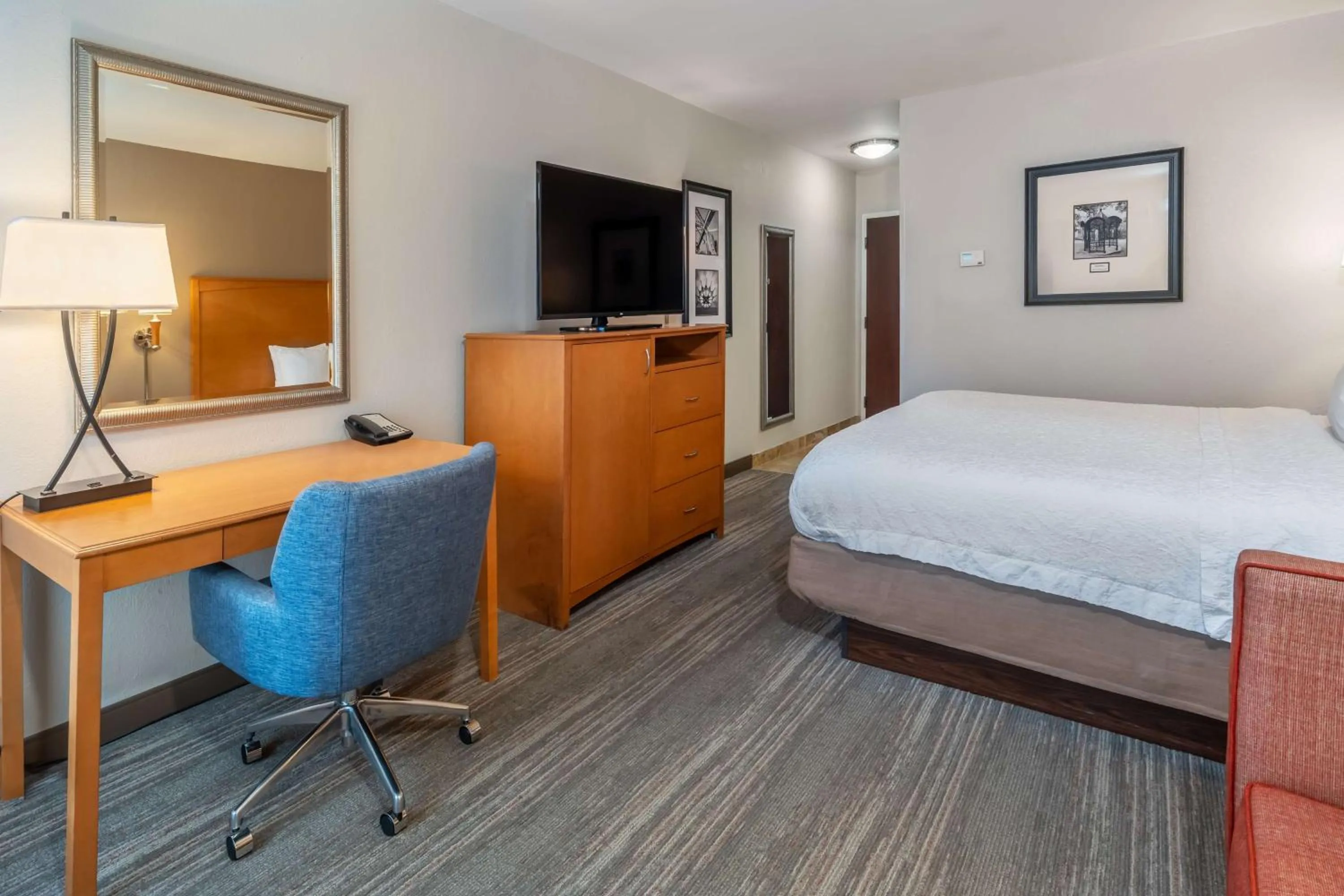 Bedroom, Bed in Hampton Inn & Suites Nashville-Vanderbilt-Elliston Place