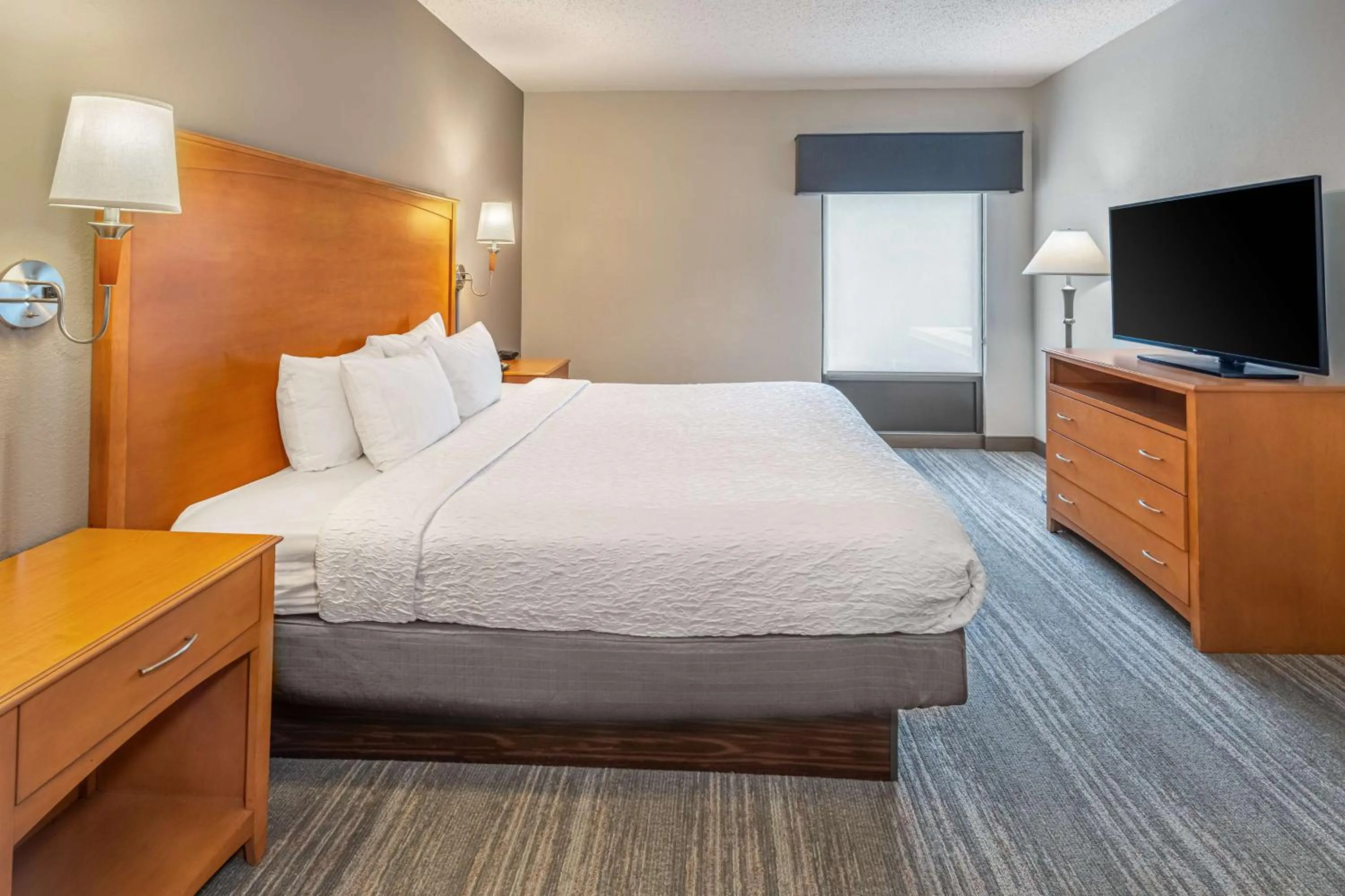 Bed in Hampton Inn & Suites Nashville-Vanderbilt-Elliston Place
