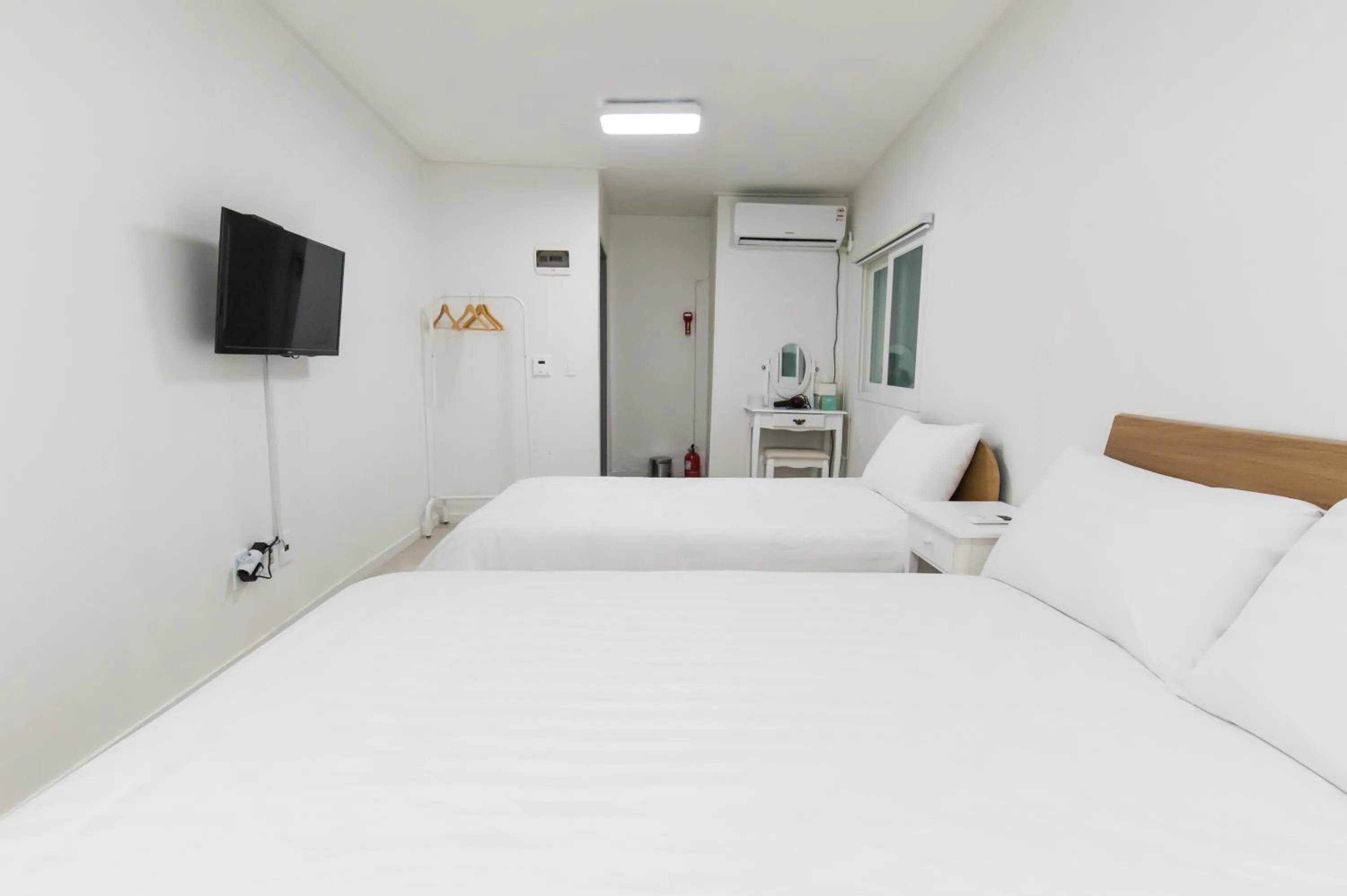 Bedroom, Bed in Kpop Haus