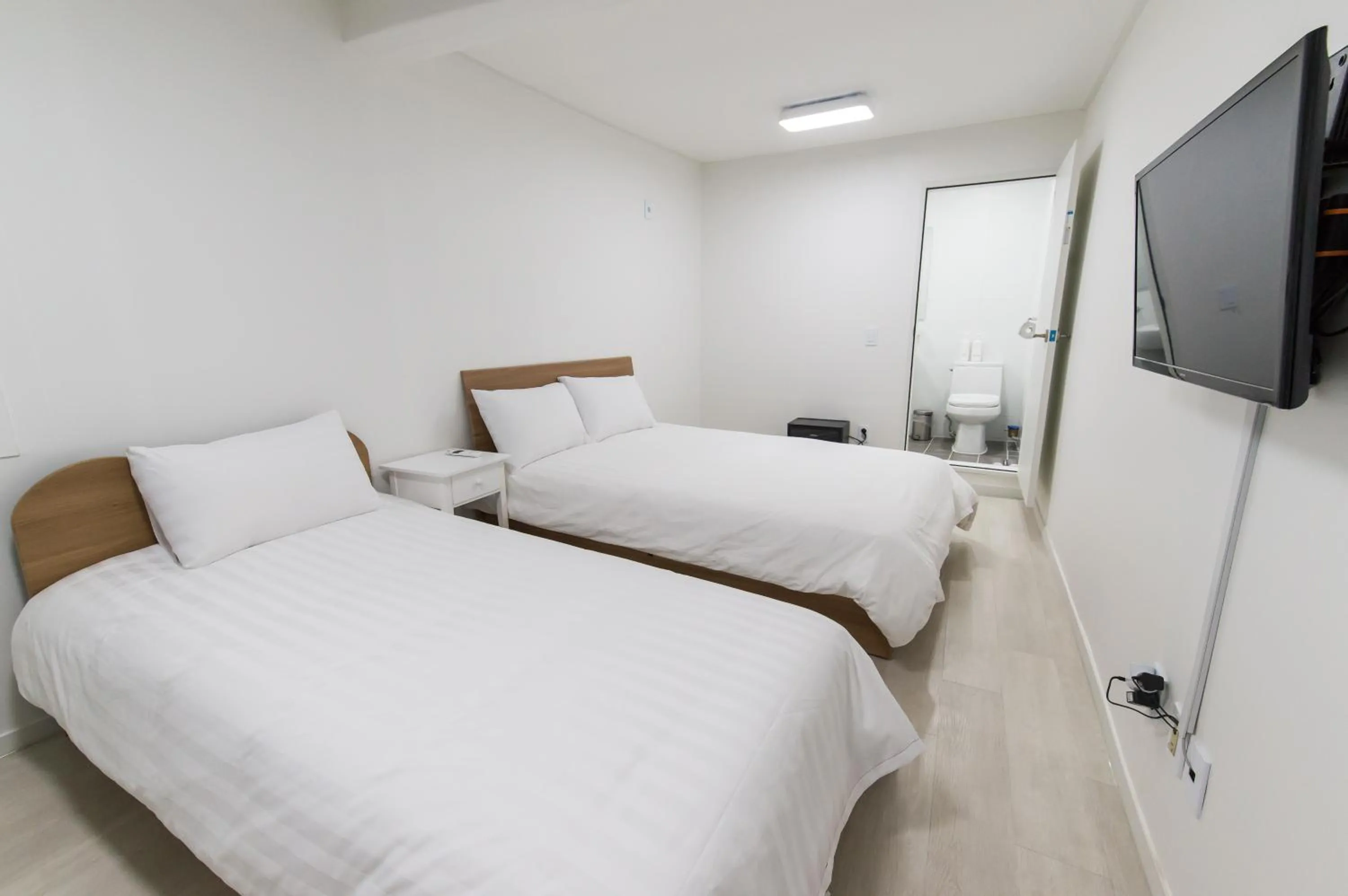 Bedroom, Bed in Kpop Haus