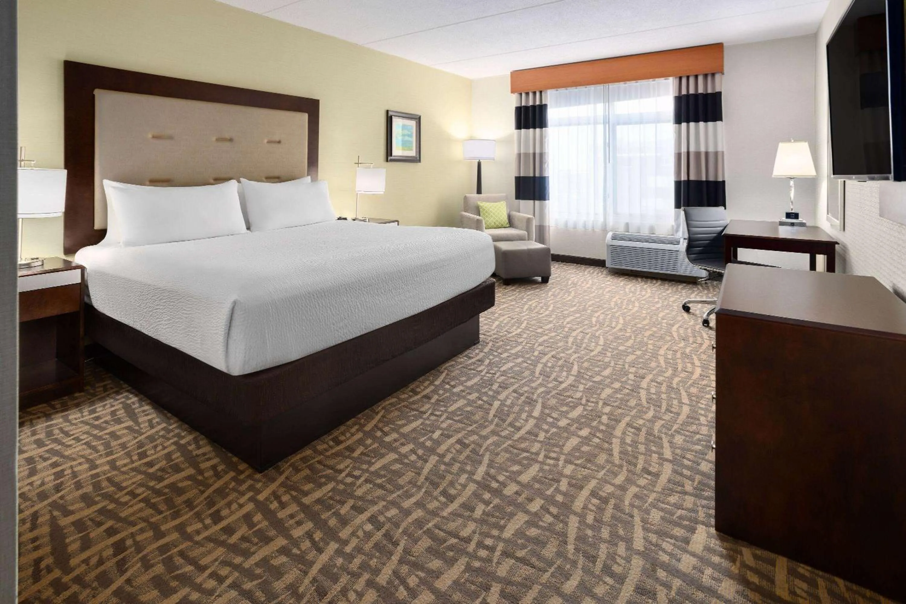Photo of the whole room, Bed in Wyndham Garden Buffalo Downtown