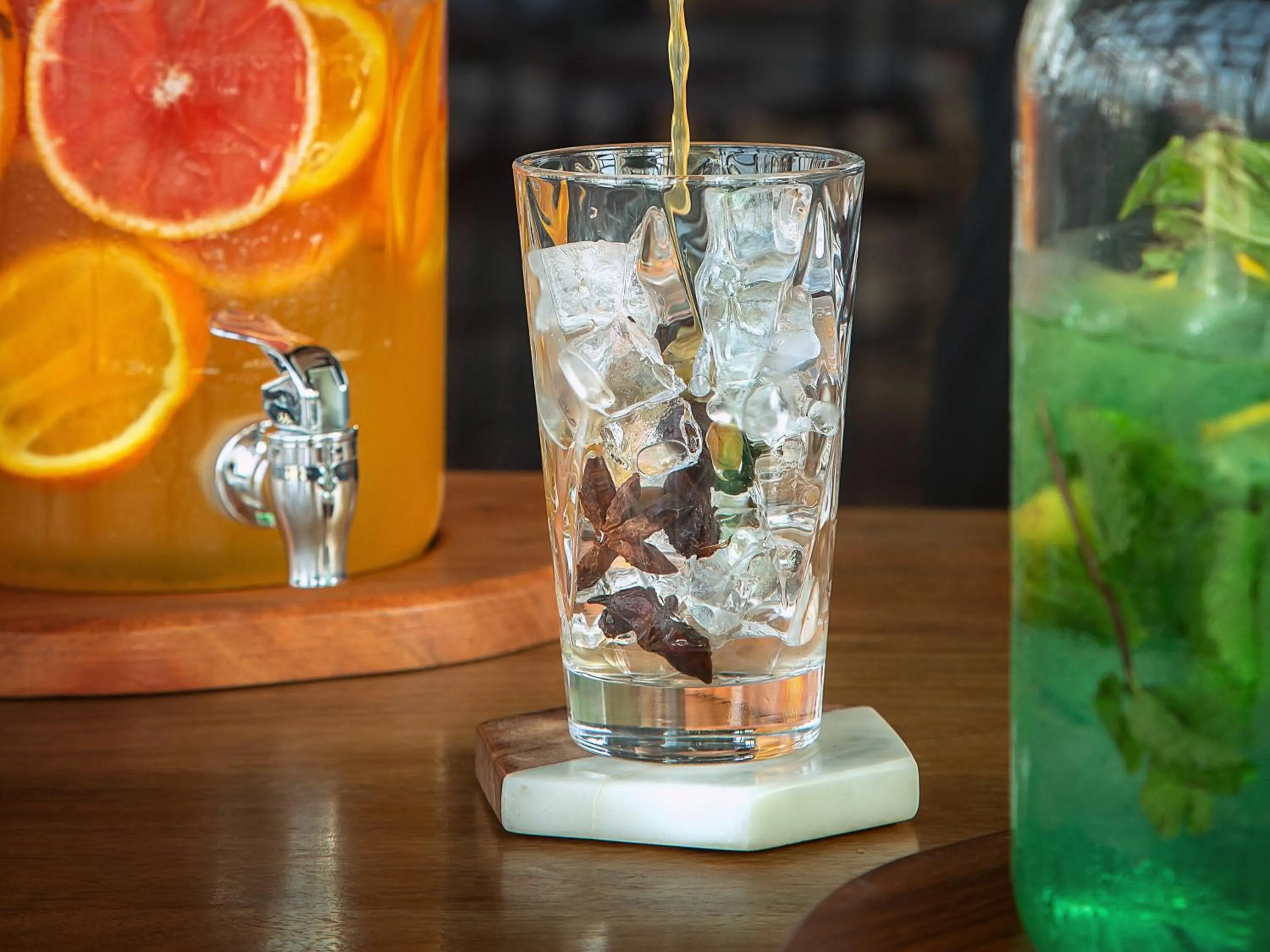 Restaurant/places to eat in Lemon Tree Premier, Jaipur