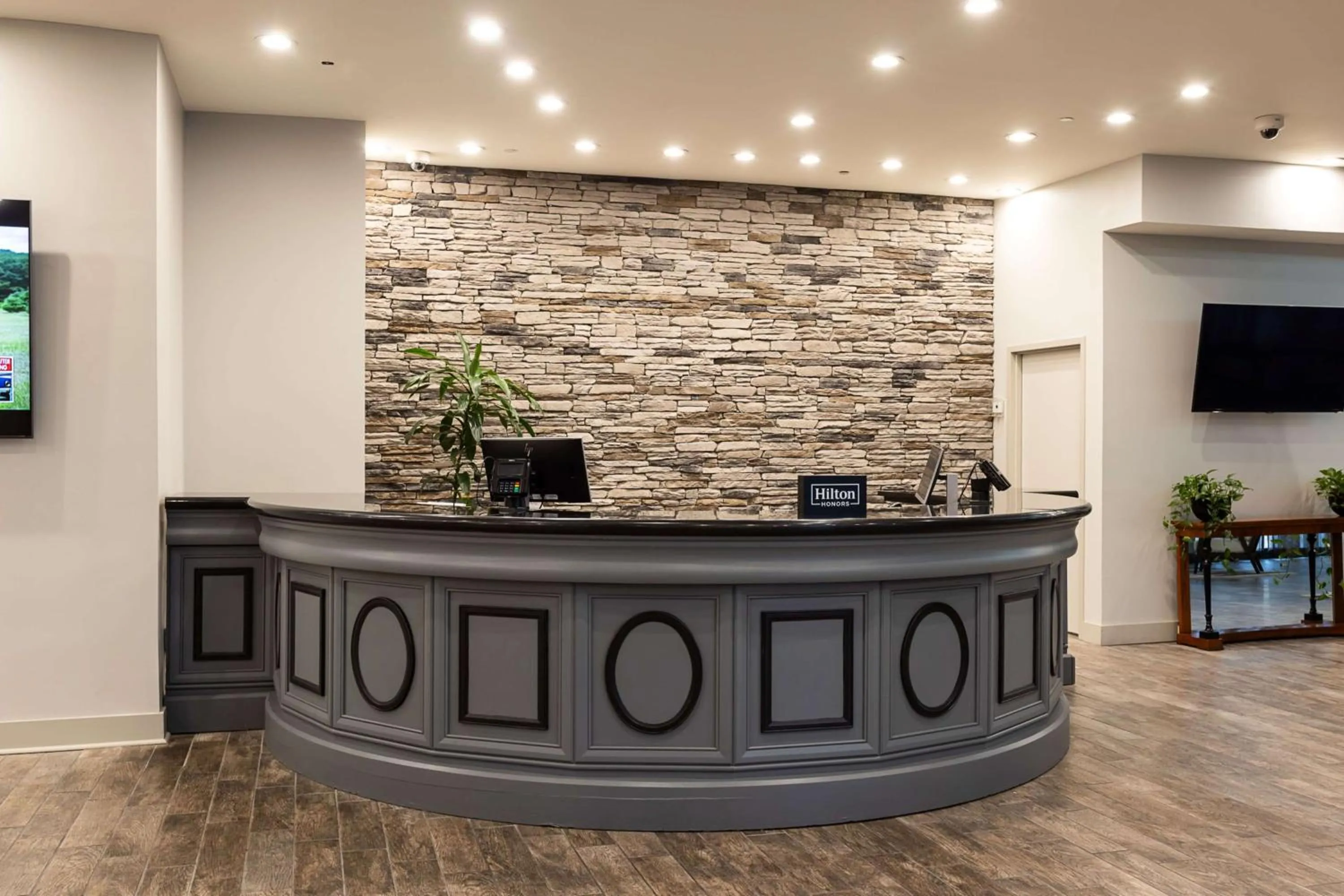 Lobby or reception in Inn at the Colonnade Baltimore - A DoubleTree by Hilton Hotel