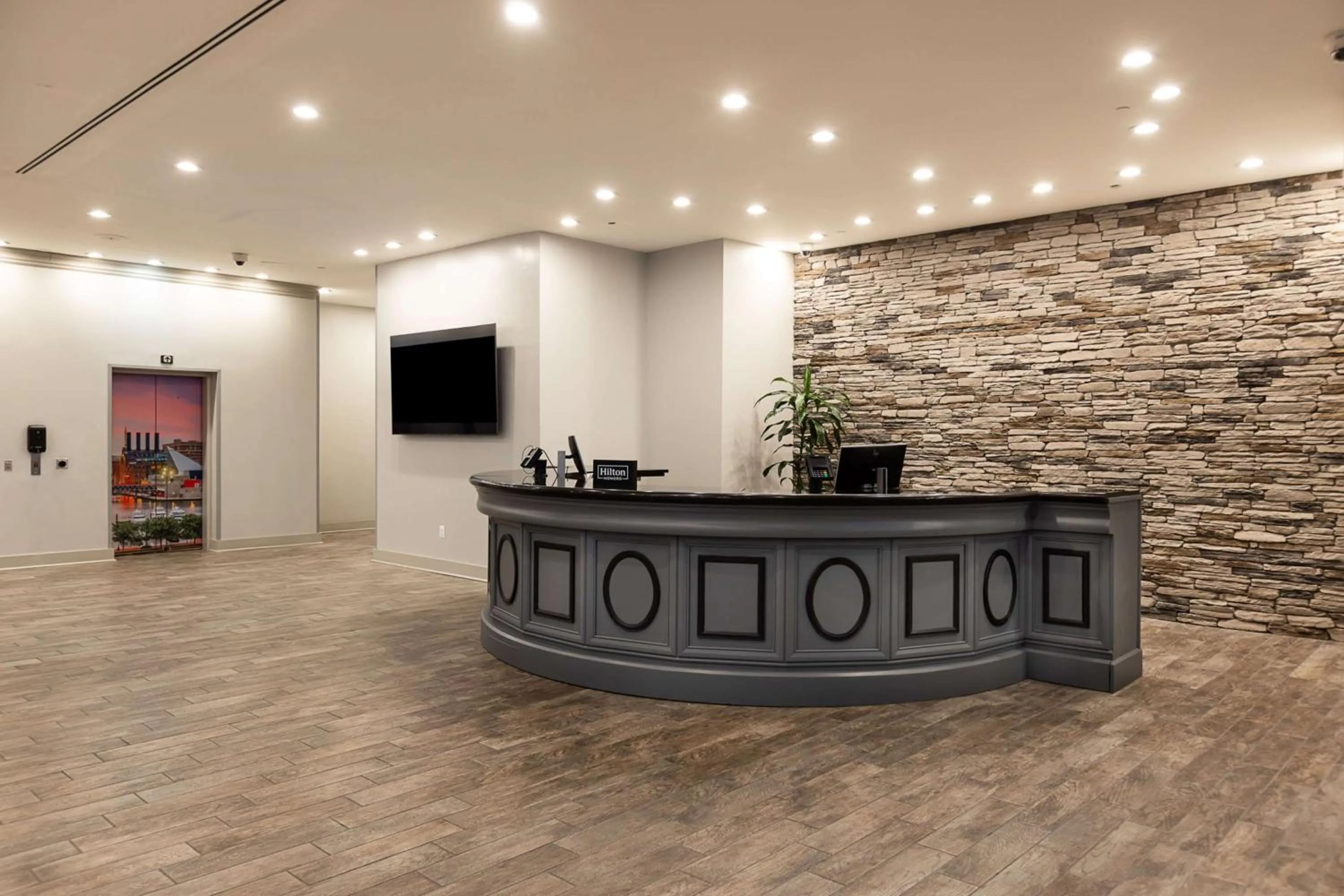 Lobby or reception in Inn at the Colonnade Baltimore - A DoubleTree by Hilton Hotel