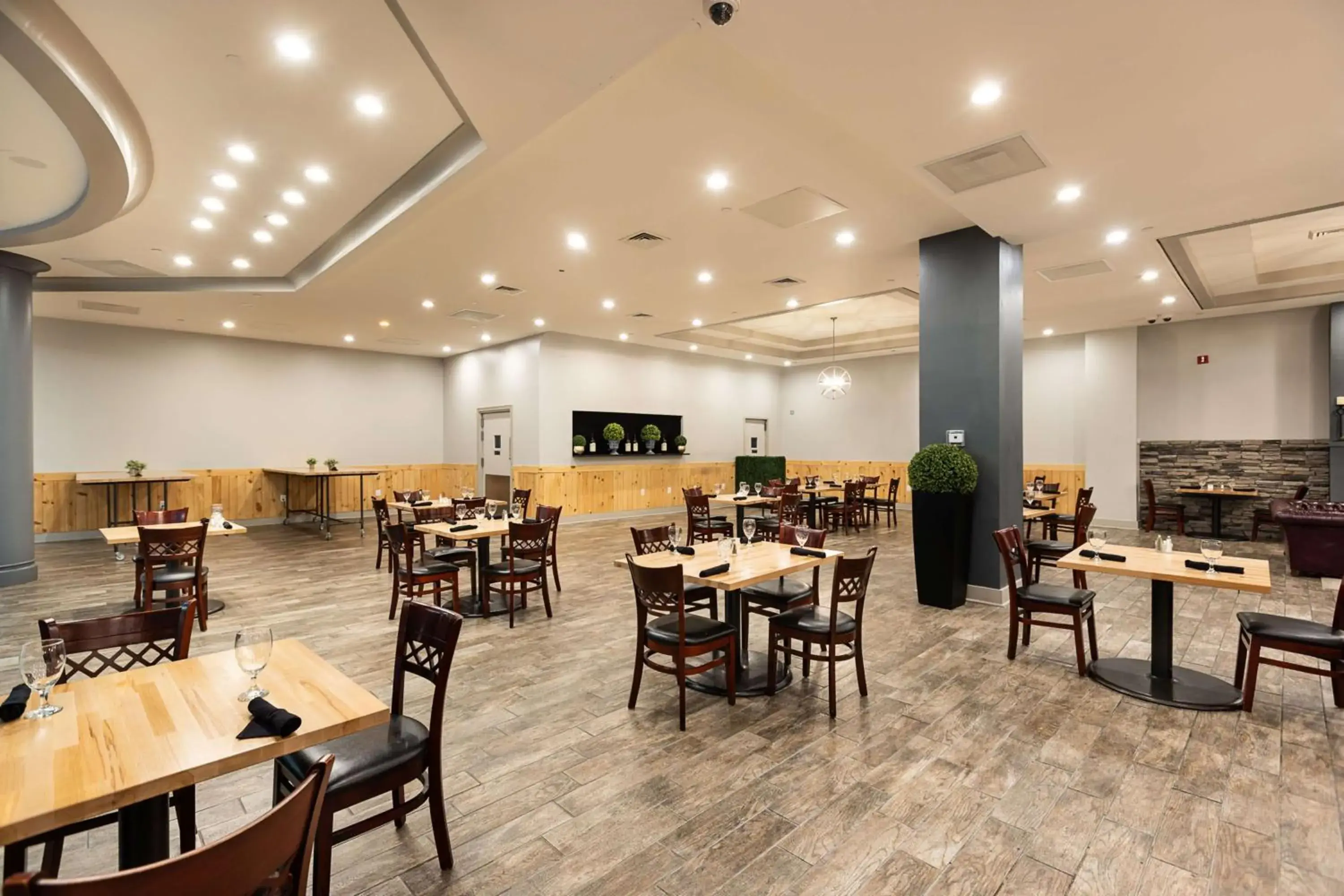 Restaurant/places to eat in Inn at the Colonnade Baltimore - A DoubleTree by Hilton Hotel Restaurant/places to eat in Inn at the Colonnade Baltimore - A DoubleTree by Hilton Hotel