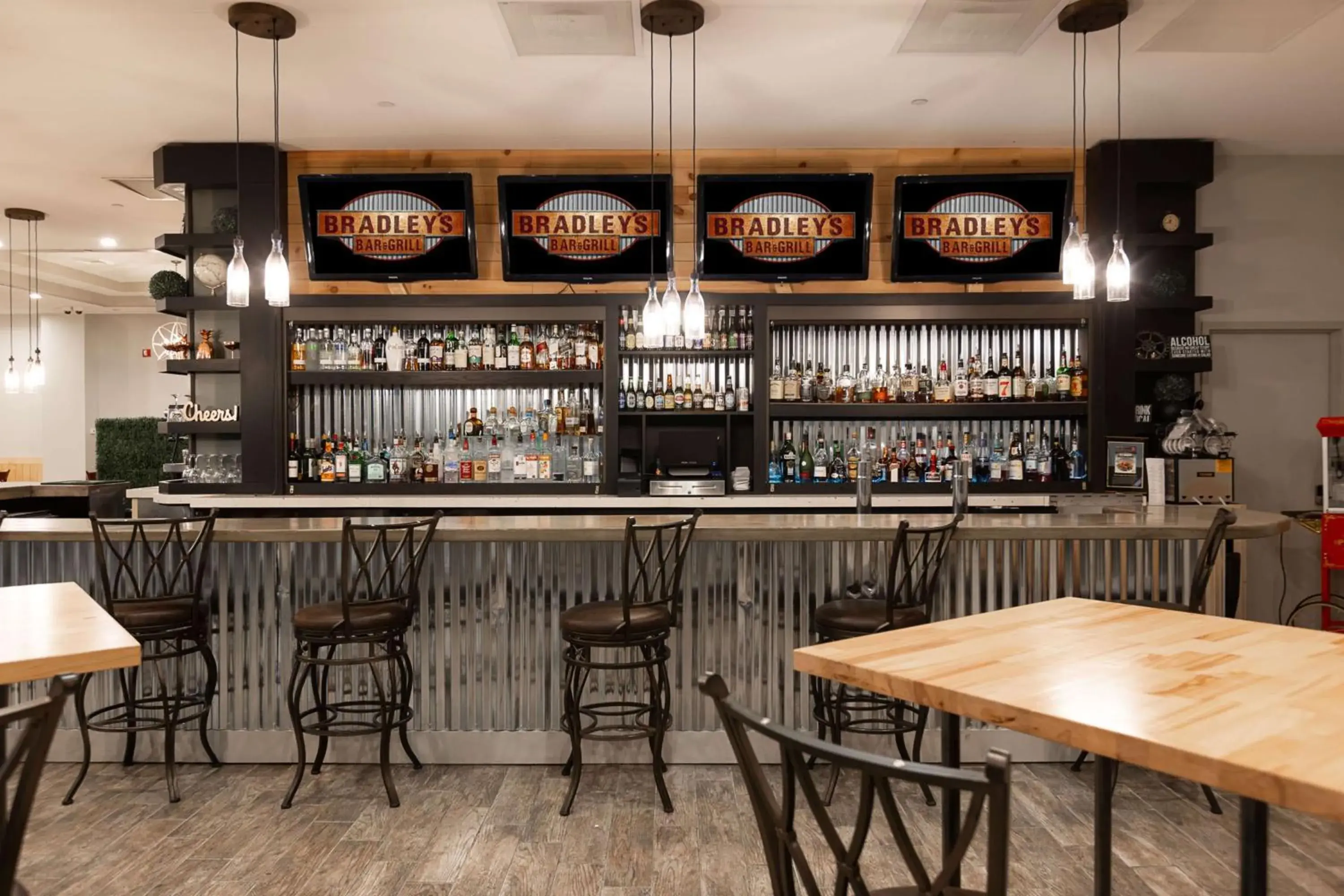 Lounge or bar in Inn at the Colonnade Baltimore - A DoubleTree by Hilton Hotel Lounge or bar in Inn at the Colonnade Baltimore - A DoubleTree by Hilton Hotel