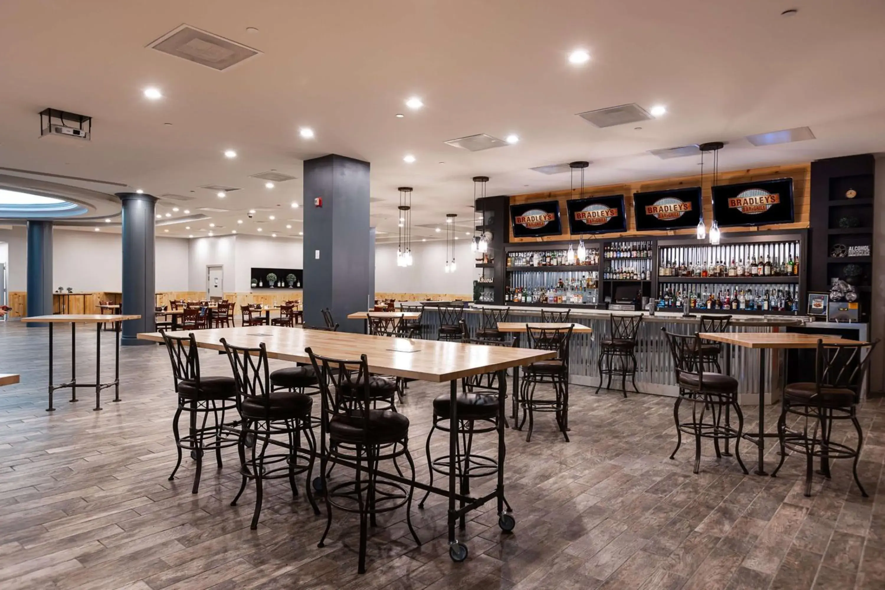 Lounge or bar in Inn at the Colonnade Baltimore - A DoubleTree by Hilton Hotel Lounge or bar in Inn at the Colonnade Baltimore - A DoubleTree by Hilton Hotel