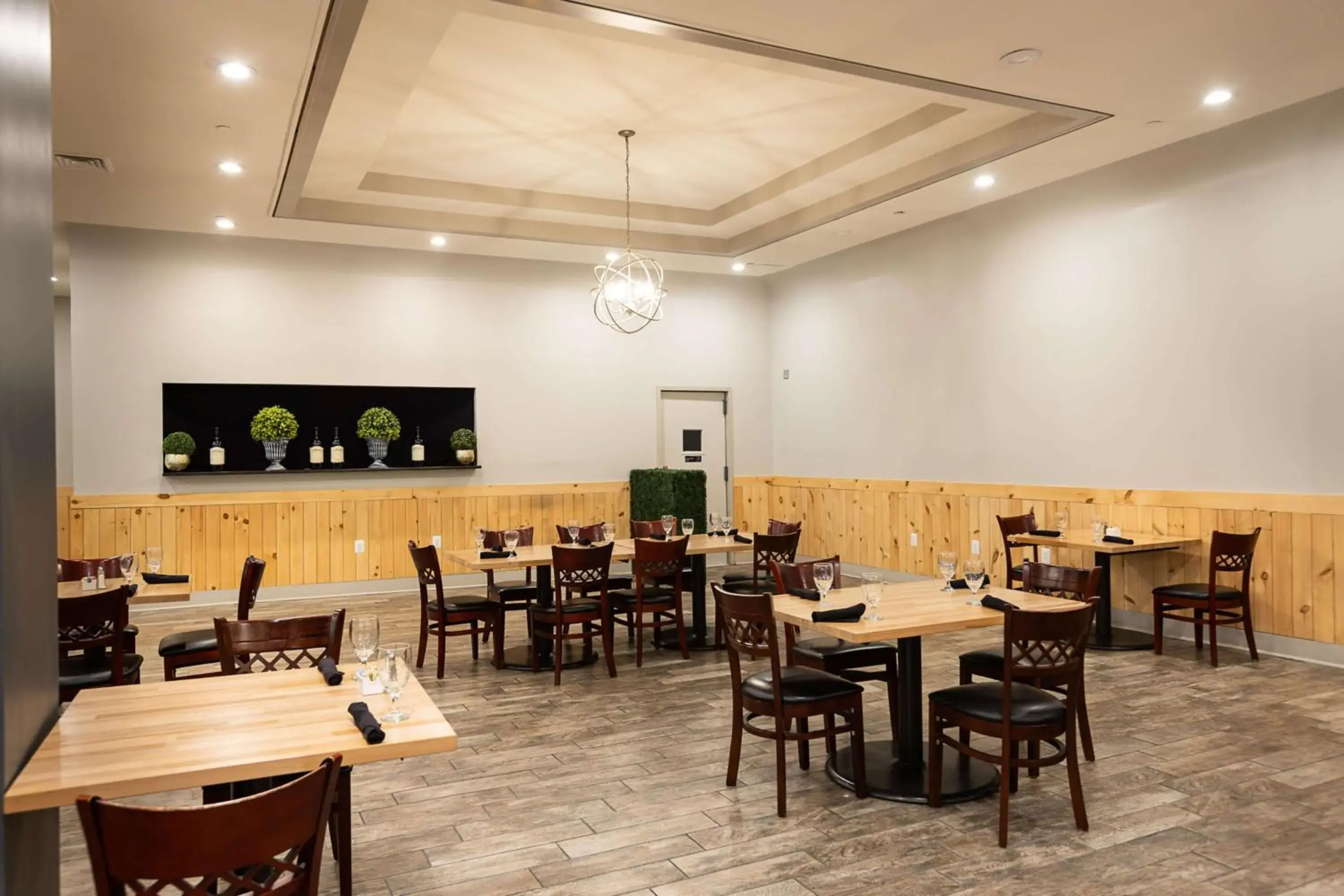 Restaurant/places to eat in Inn at the Colonnade Baltimore - A DoubleTree by Hilton Hotel Restaurant/places to eat in Inn at the Colonnade Baltimore - A DoubleTree by Hilton Hotel