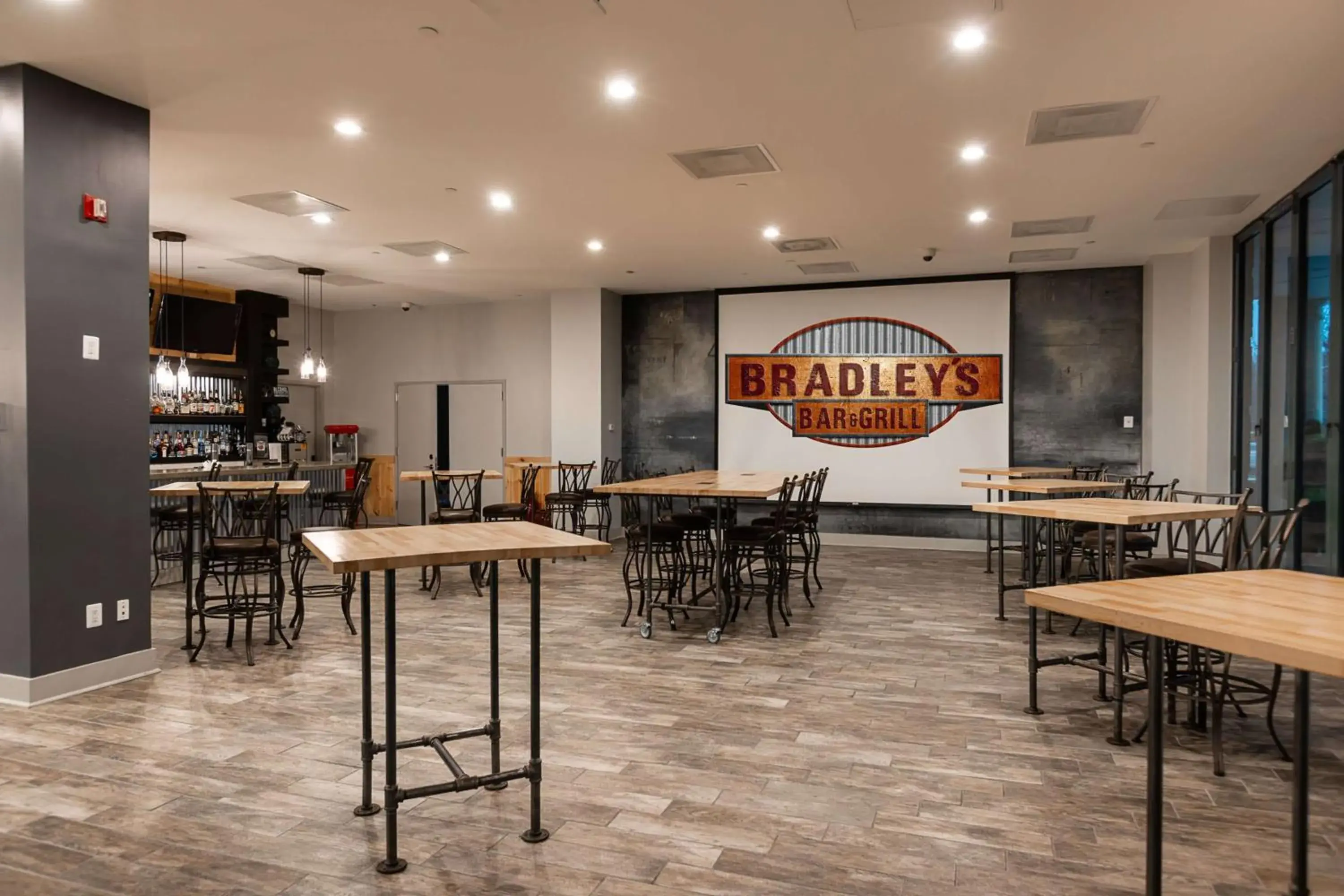 Lounge or bar in Inn at the Colonnade Baltimore - A DoubleTree by Hilton Hotel Lounge or bar in Inn at the Colonnade Baltimore - A DoubleTree by Hilton Hotel