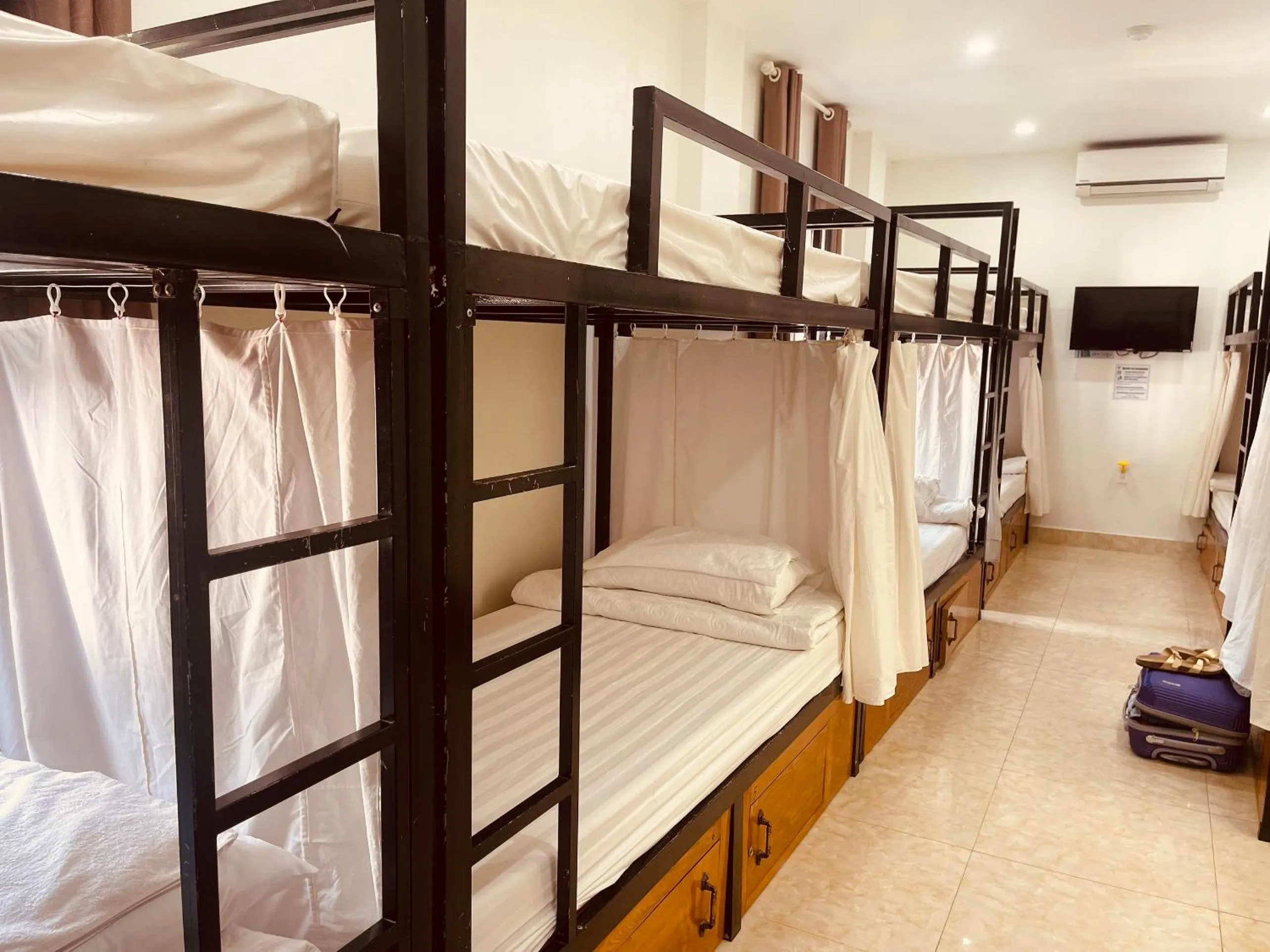 Bed in CatBa Sky View Hotel