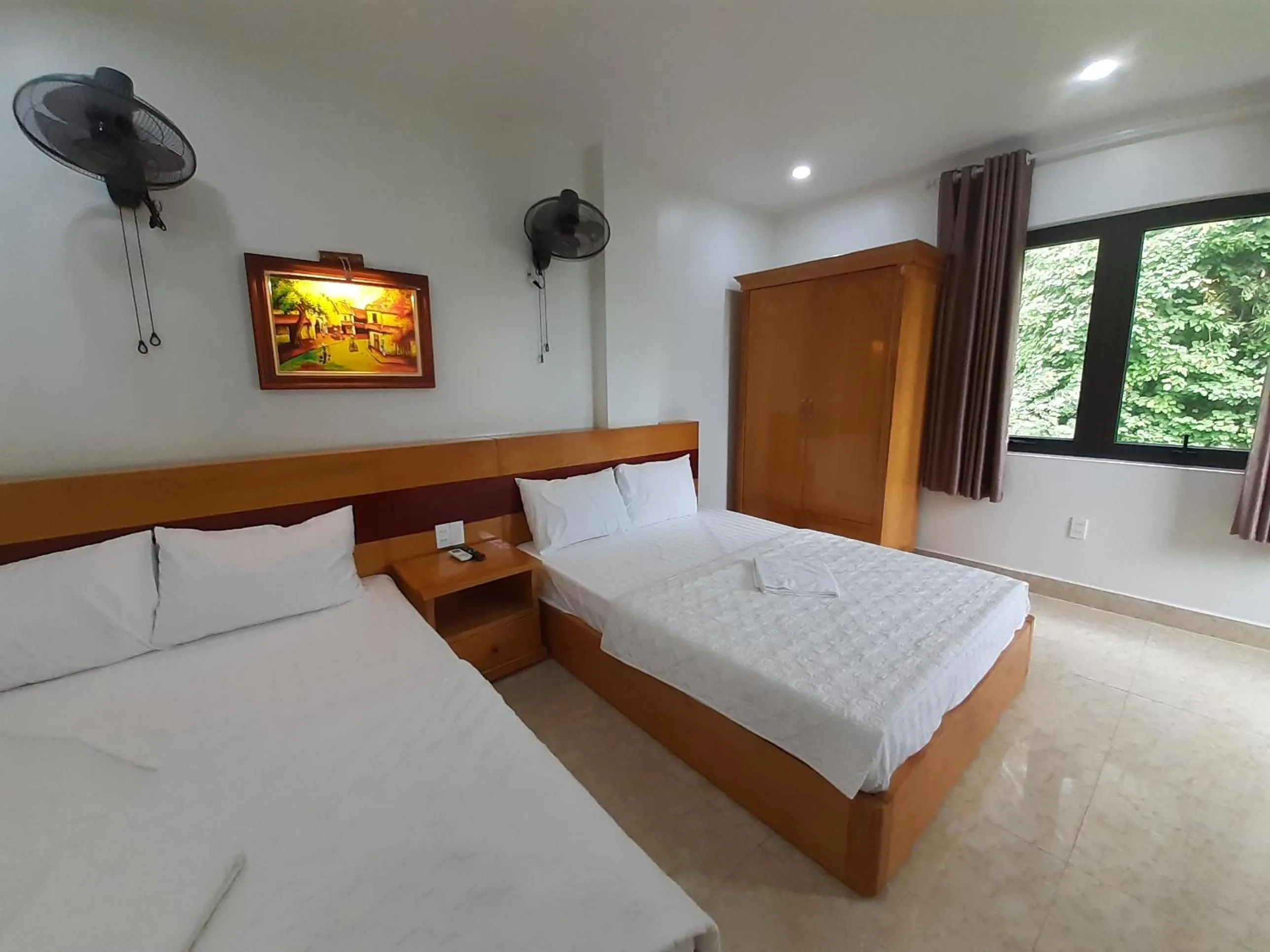 Bed in CatBa Sky View Hotel