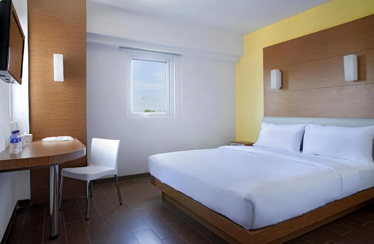 Bedroom, Bed in Amaris Hotel Cirebon