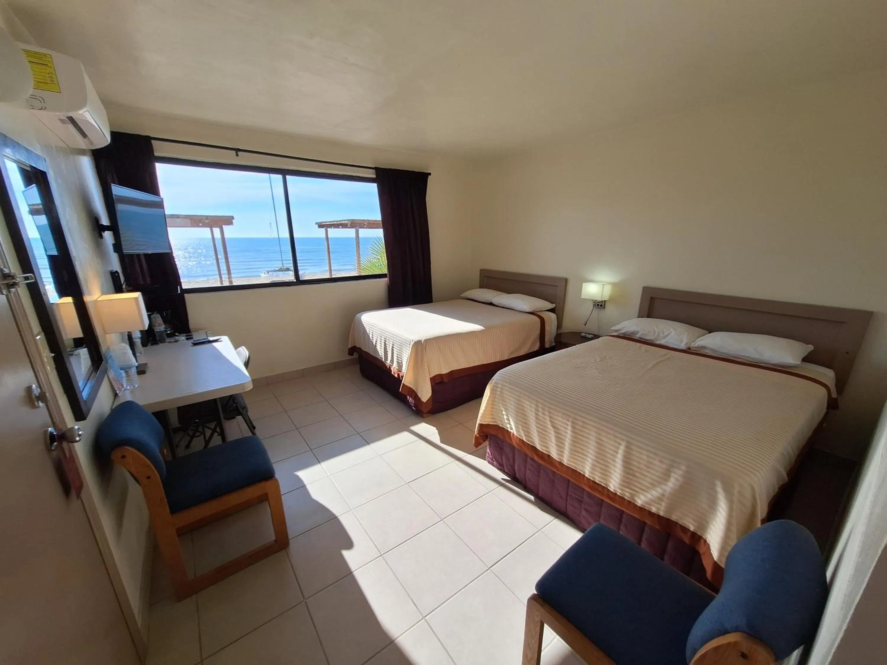 Bed in #33 Bungalow Seaside Hotel & Victors RV Park