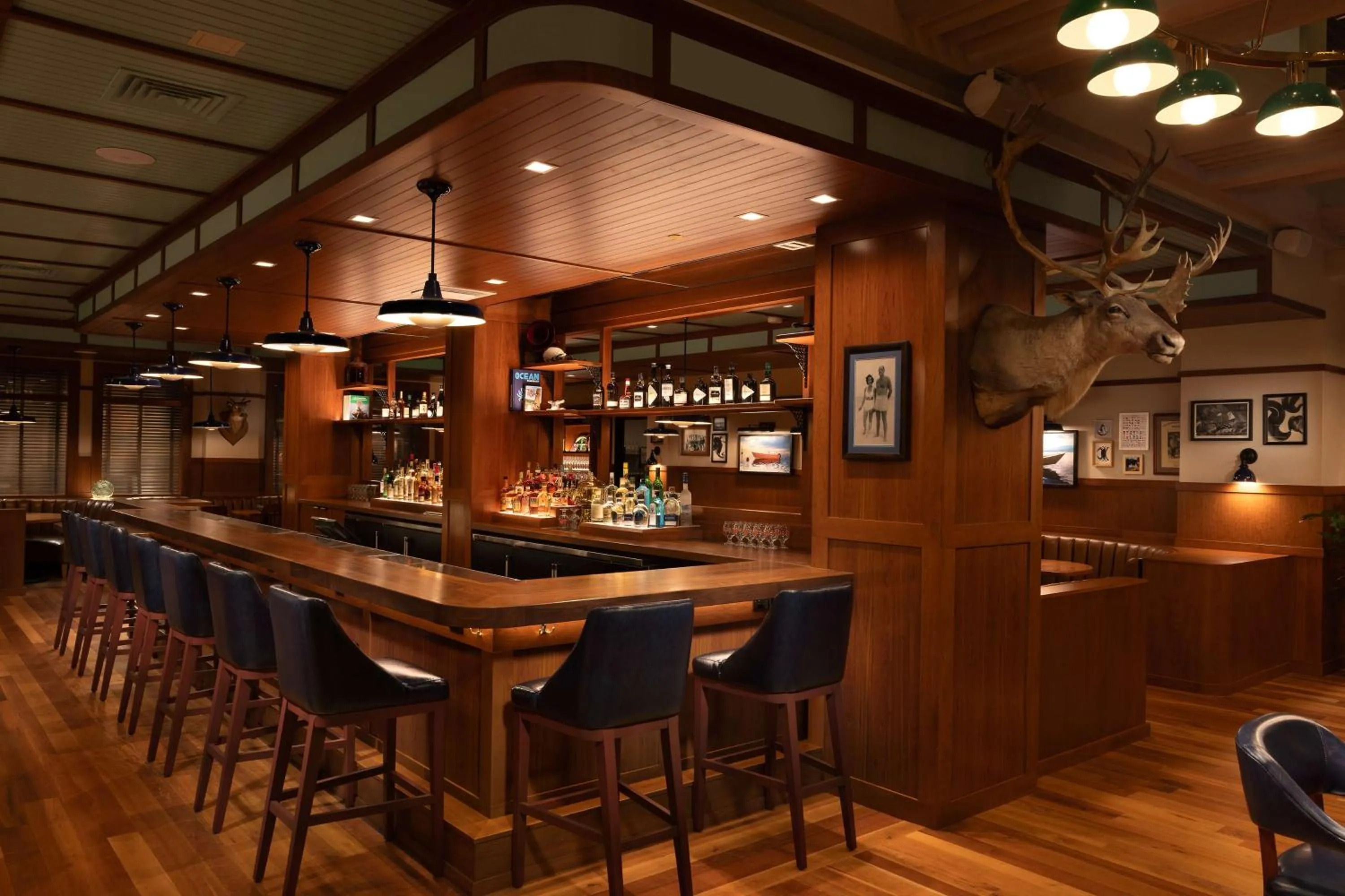 Lounge or bar in Hotel Champlain Burlington, Curio Collection by Hilton