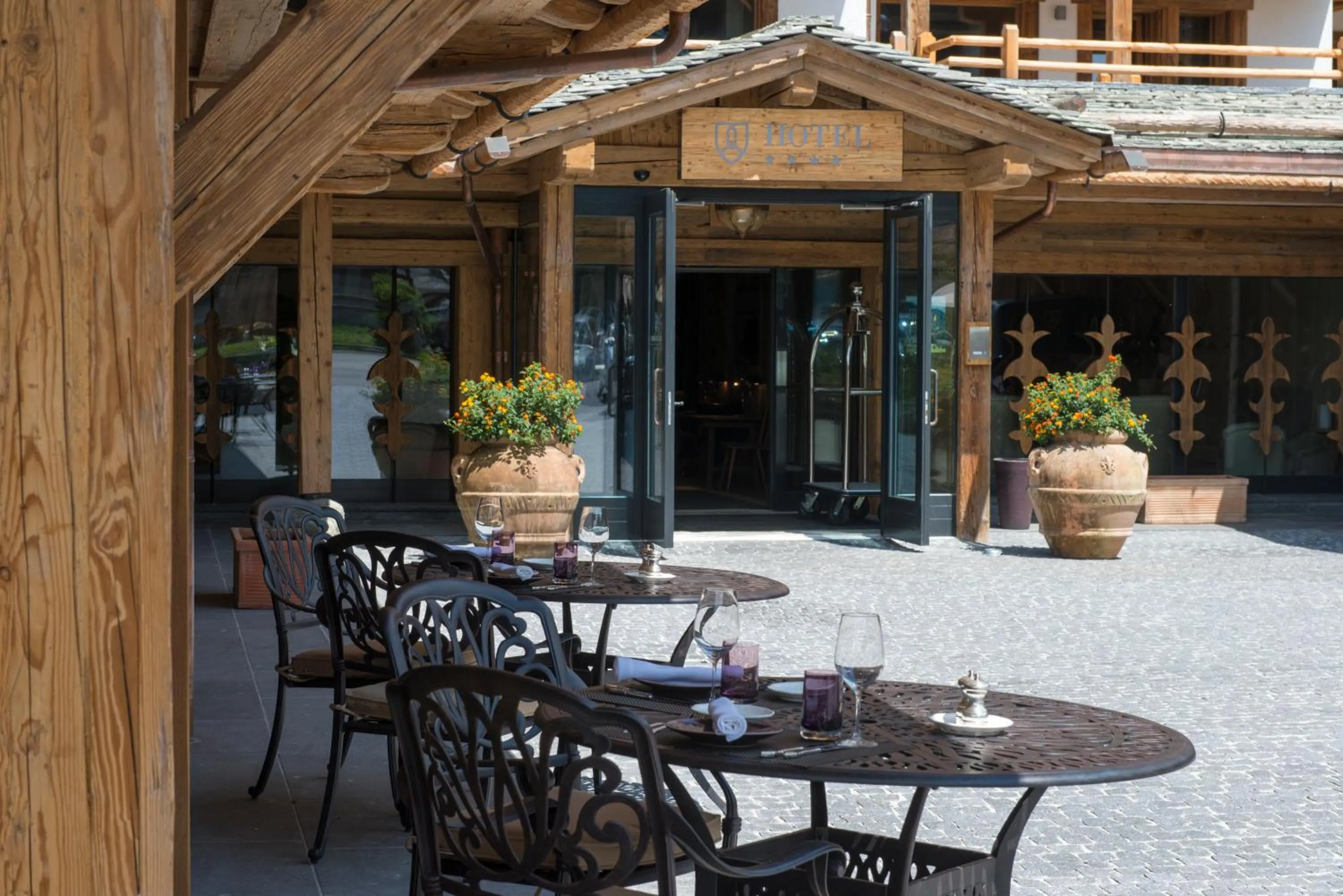 Facade/entrance in La Cordée des Alpes SUP