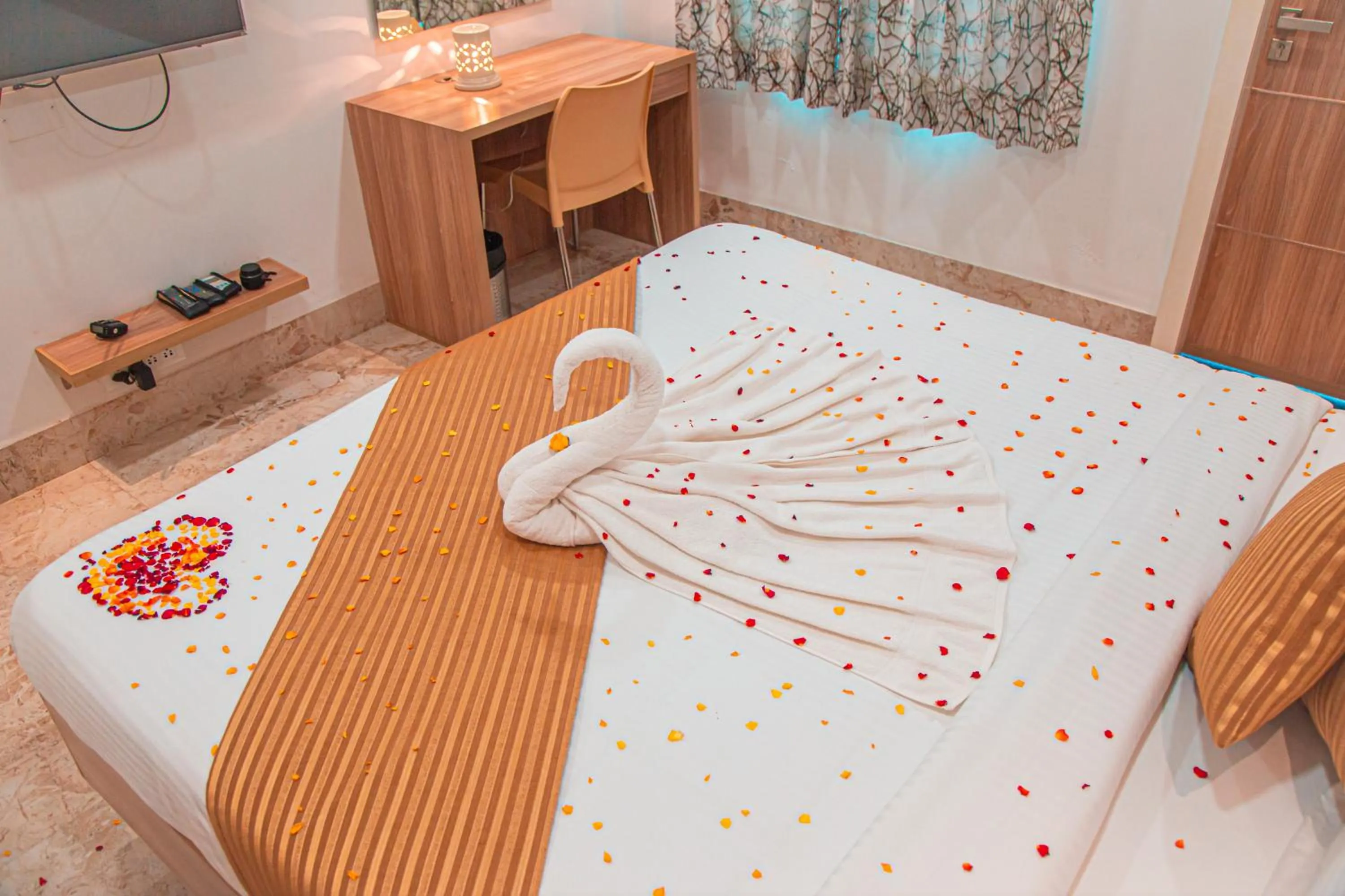 Bedroom, Bed in Park Avenue Suites