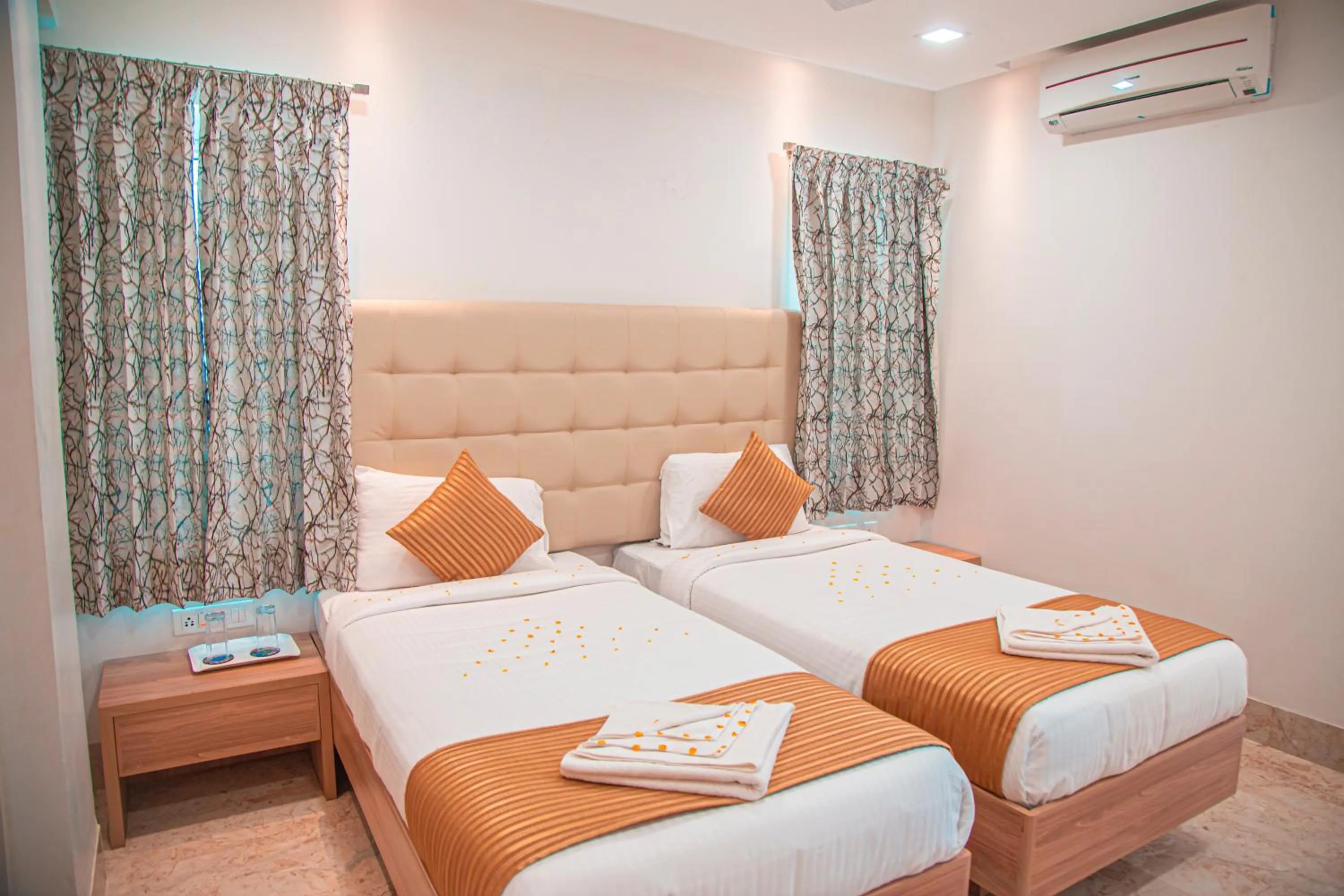 Photo of the whole room, Bed in Park Avenue Suites