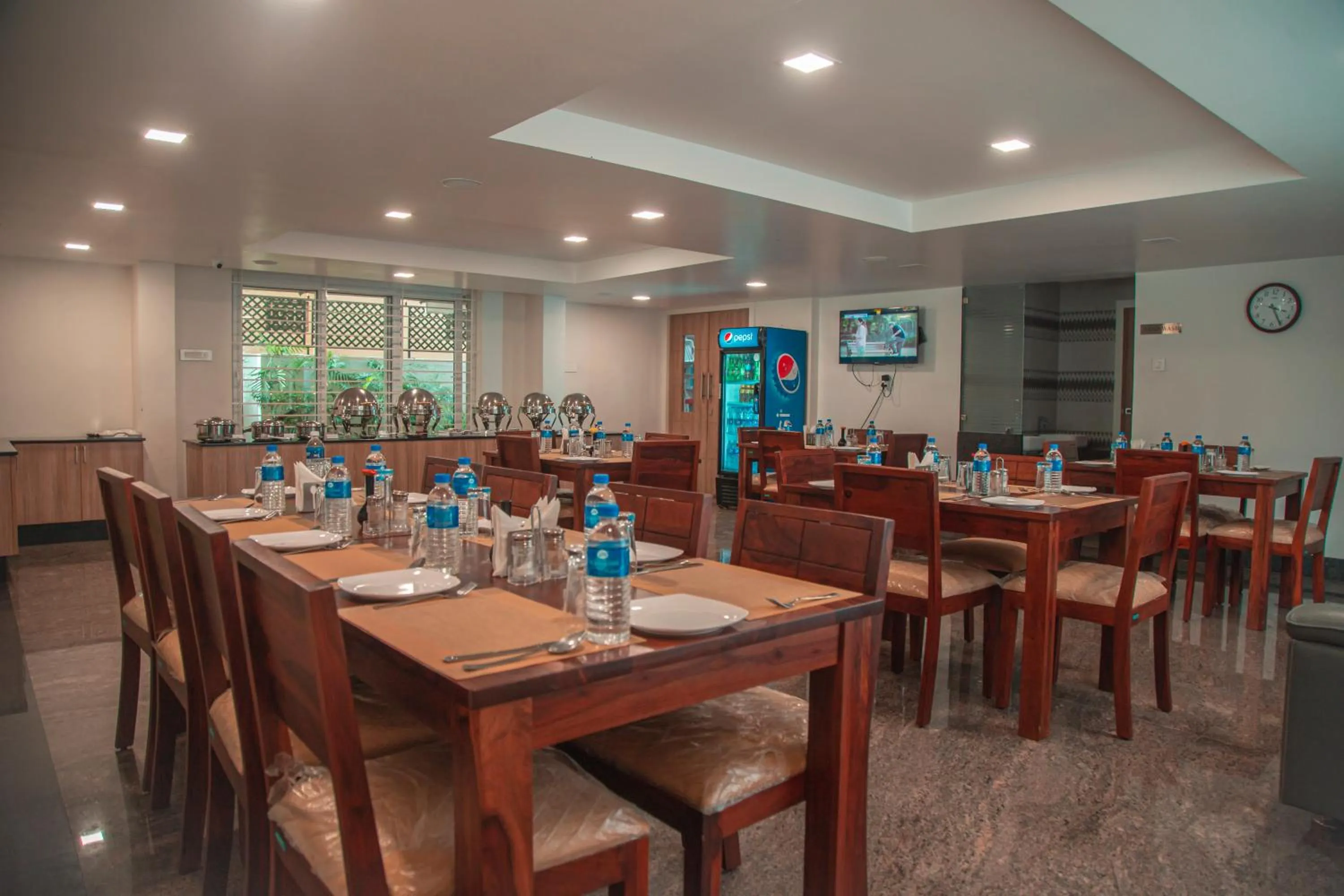 Restaurant/places to eat in Park Avenue Suites