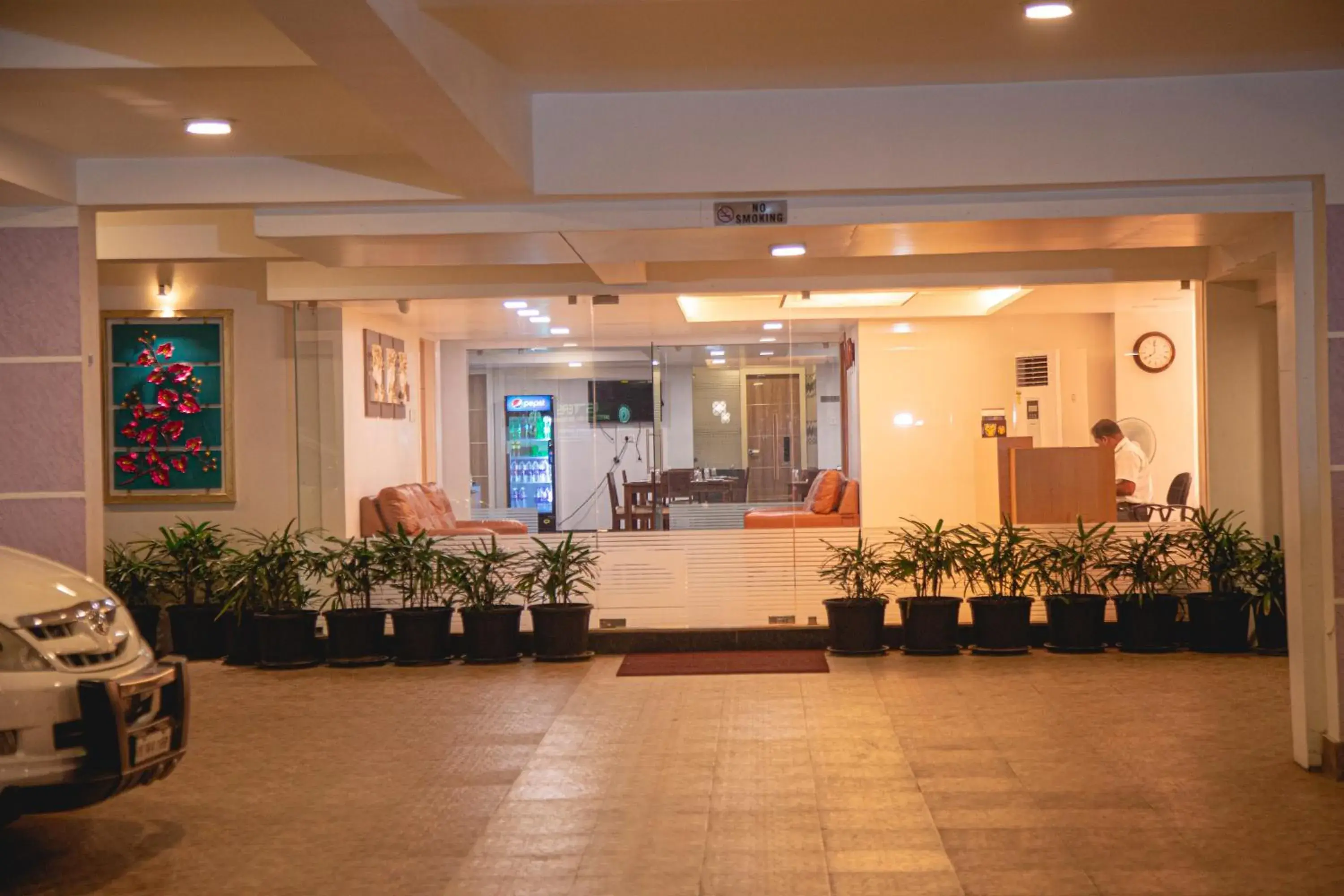 Facade/entrance in Park Avenue Suites Facade/entrance in Park Avenue Suites