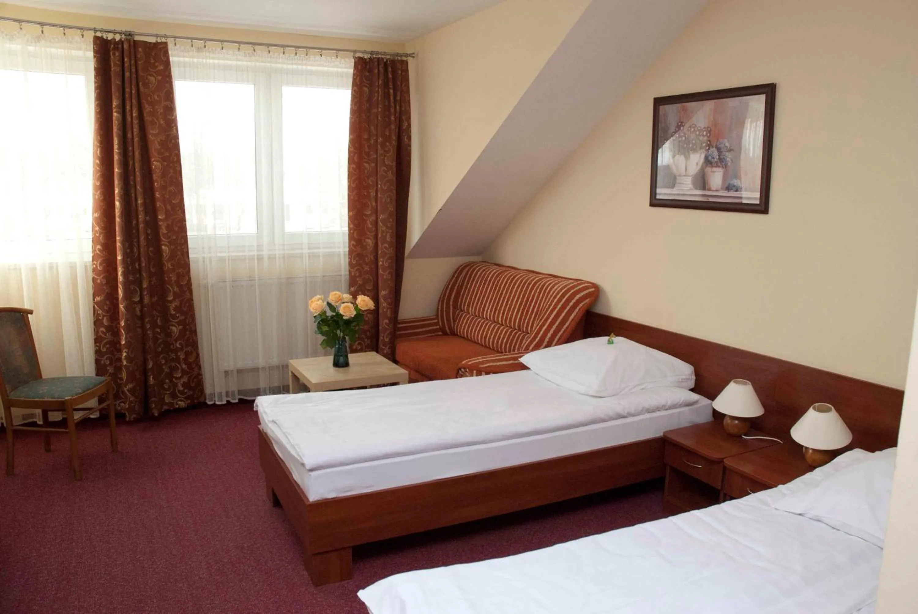 Photo of the whole room, Bed in Prima