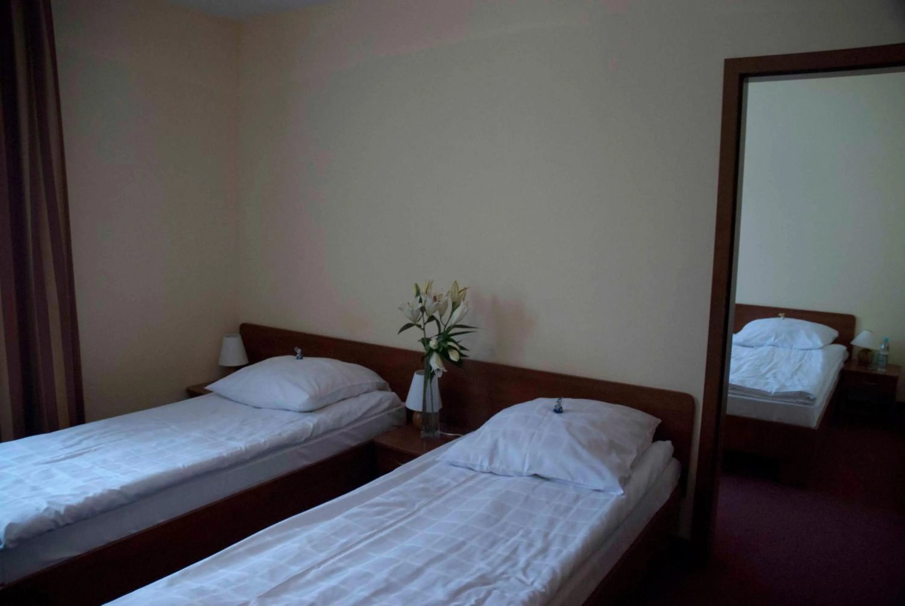 Photo of the whole room, Bed in Prima