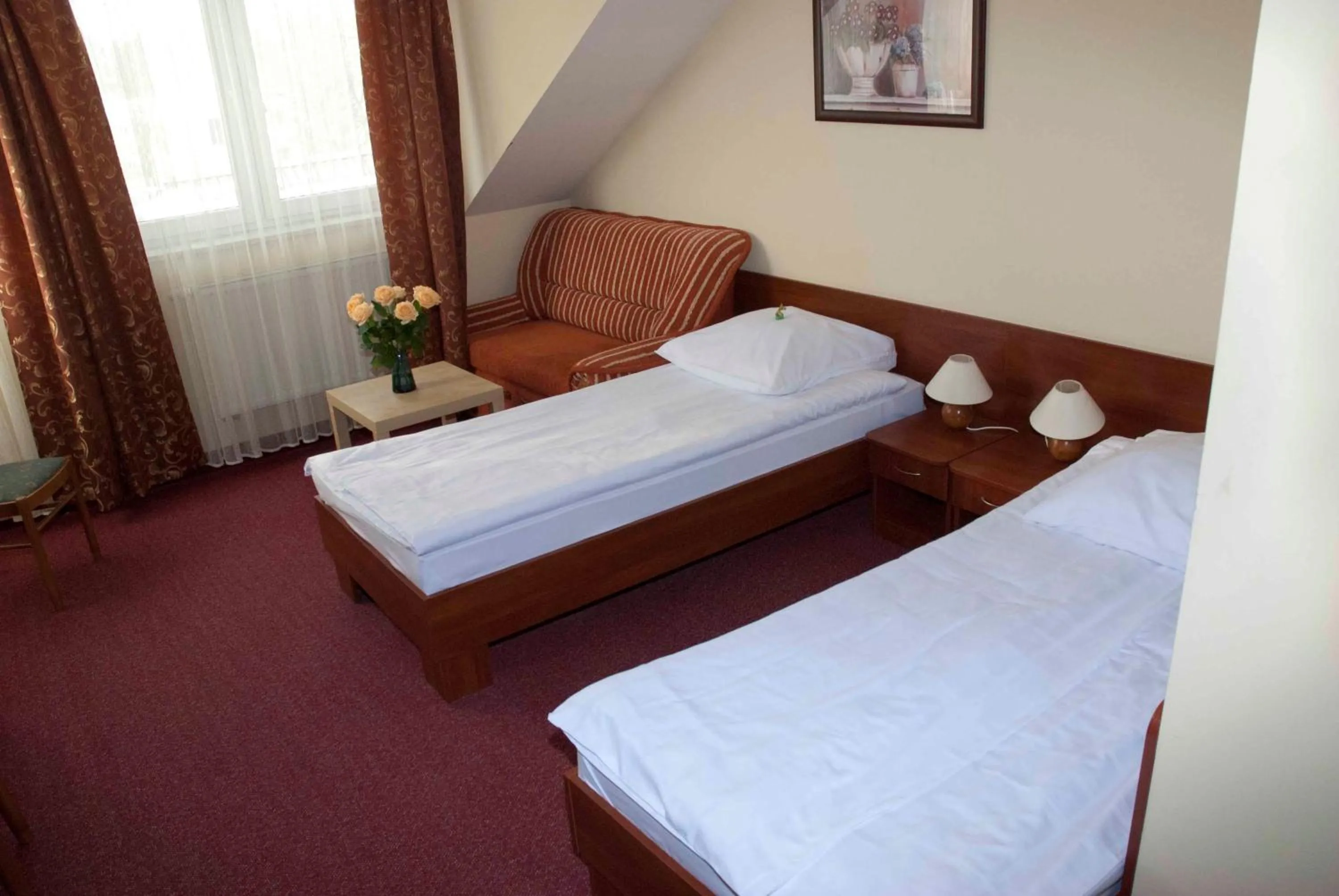 Photo of the whole room, Bed in Prima