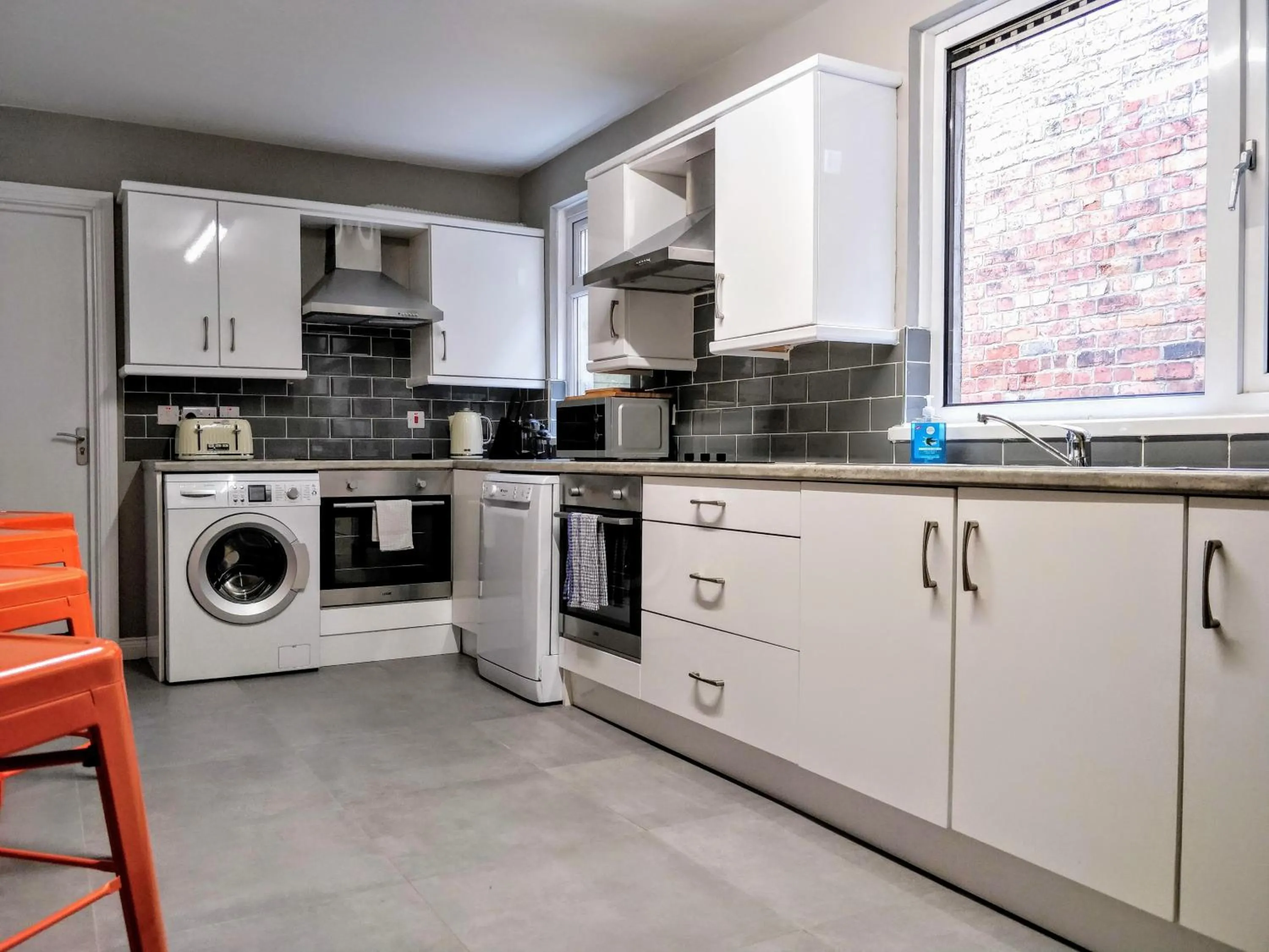 Kitchen or kitchenette in The Wellesley