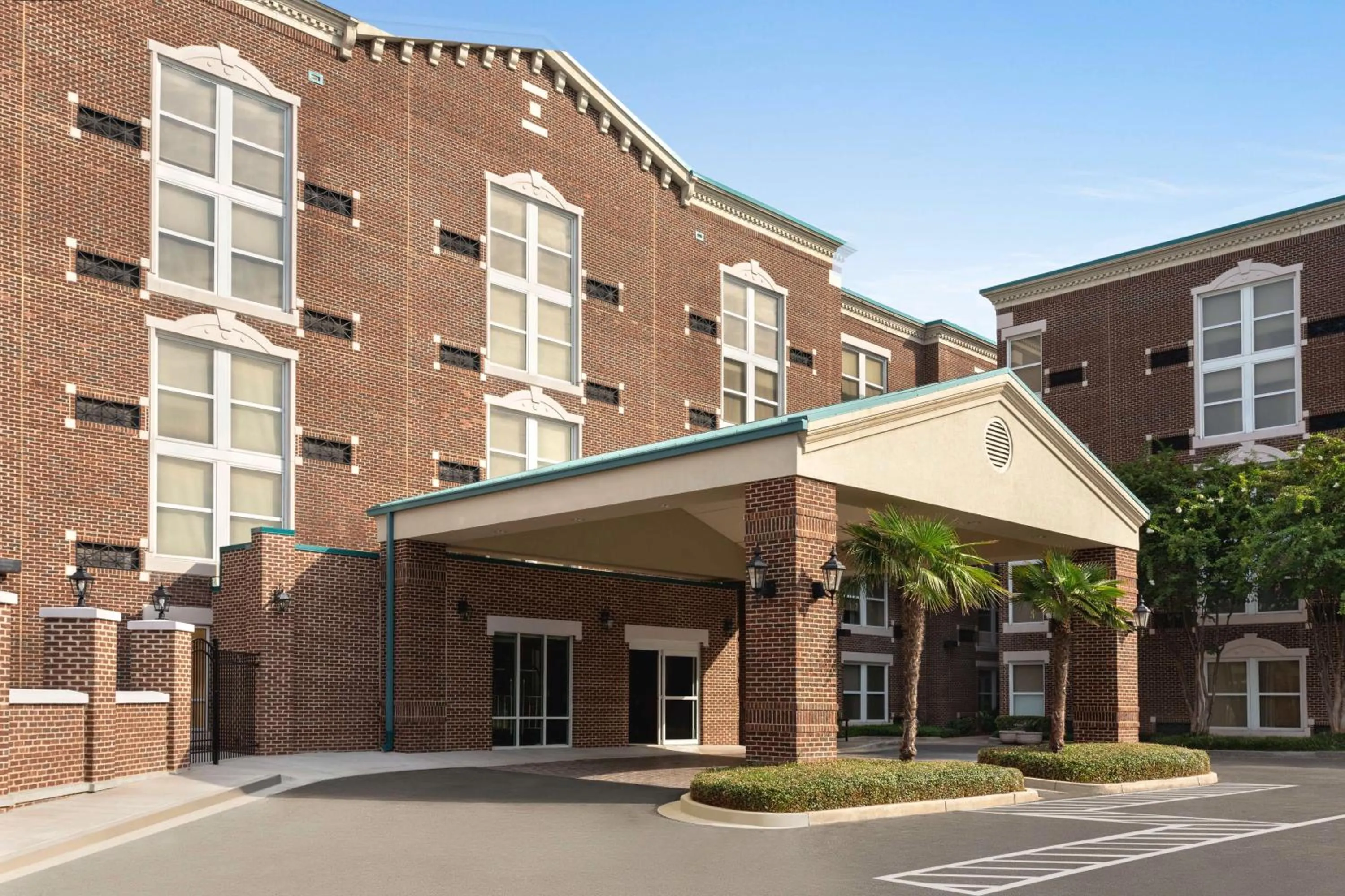 Property building in Hampton Inn Columbia-Downtown Historic District