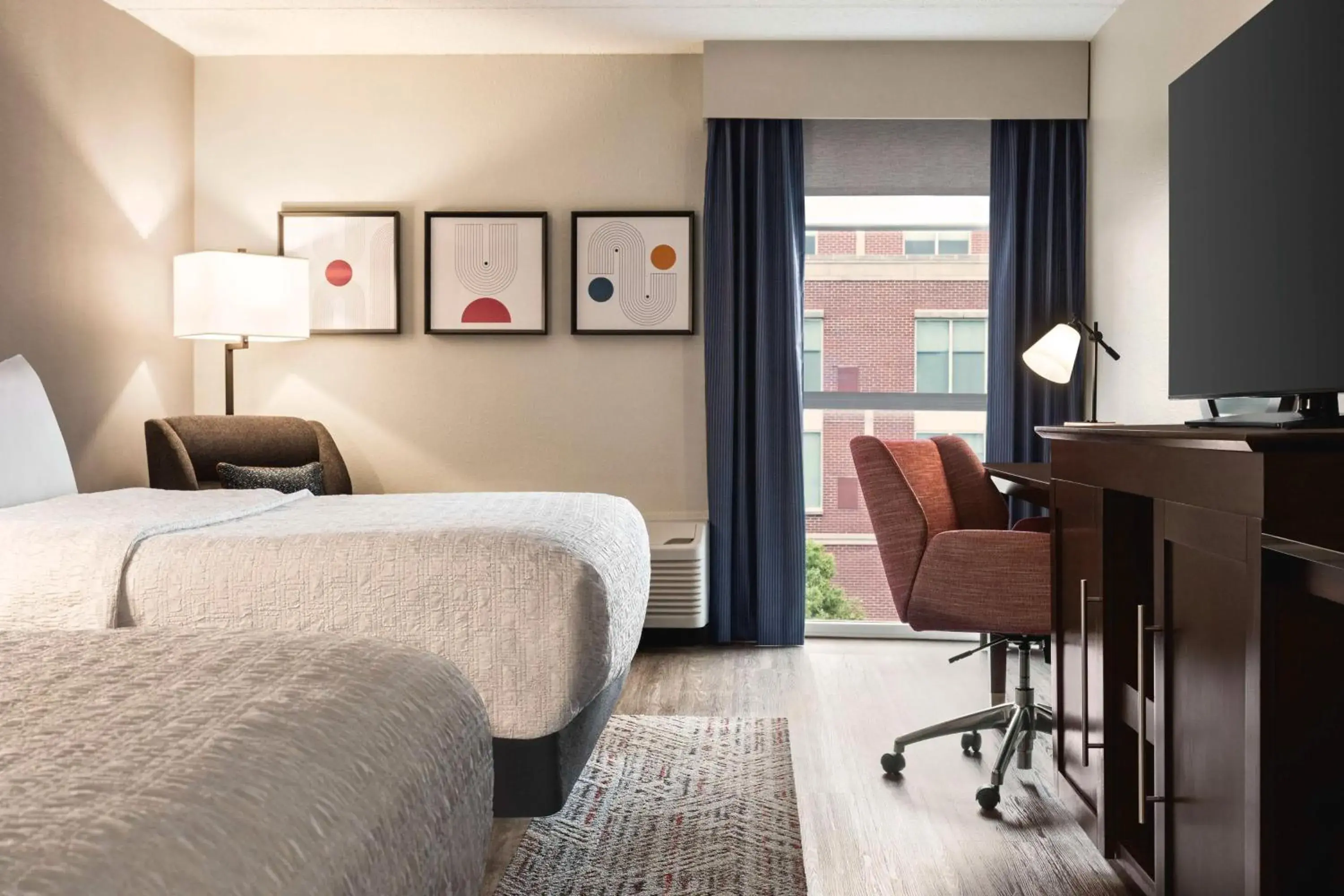 Double Room with Two Queen Beds and Bath Tub - Mobility and Hearing Access/Non-Smoking in Hampton Inn Columbia-Downtown Historic District Double Room with Two Queen Beds and Bath Tub - Mobility and Hearing Access/Non-Smoking in Hampton Inn Columbia-Downtown Historic District