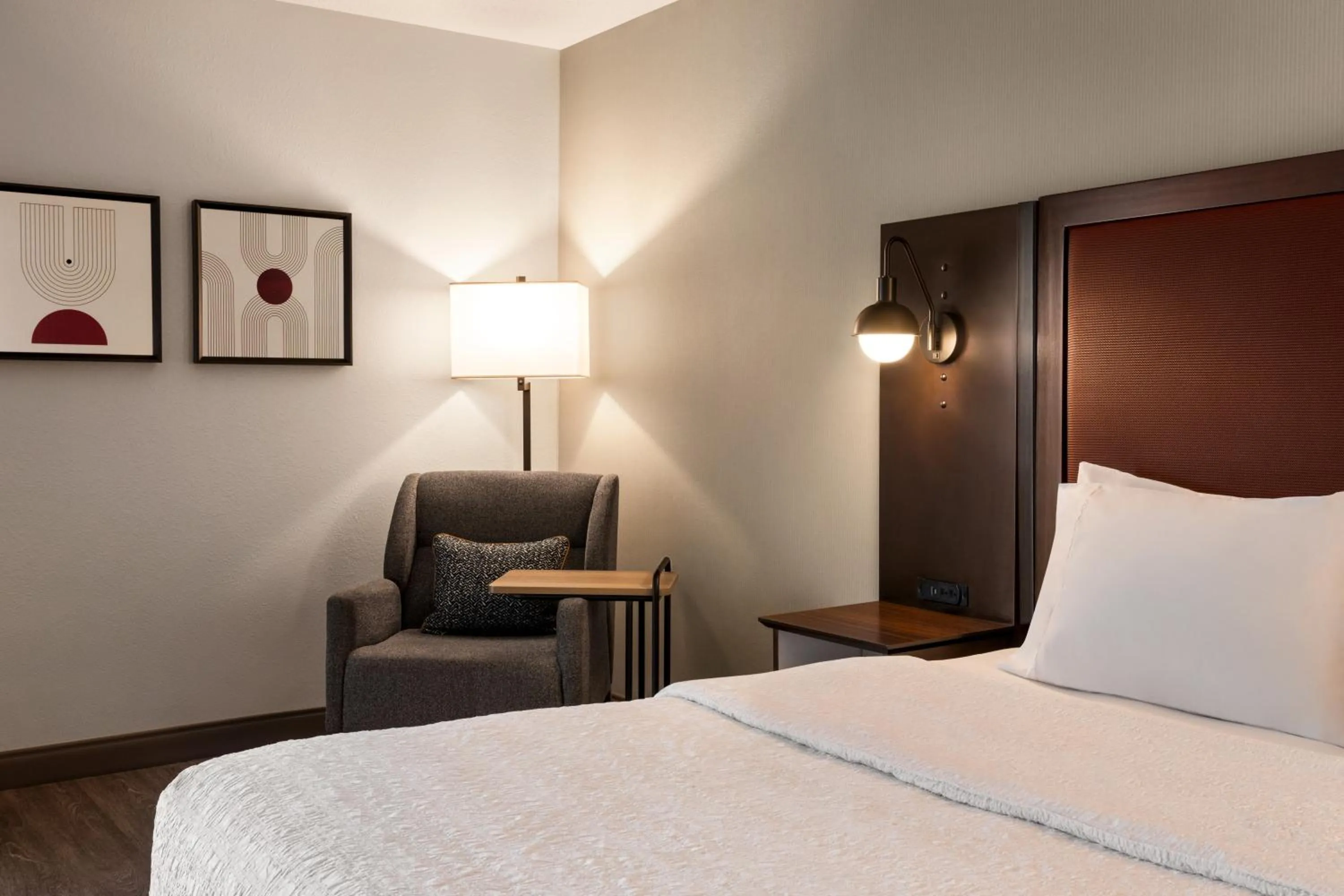 Bedroom, Bed in Hampton Inn Columbia-Downtown Historic District