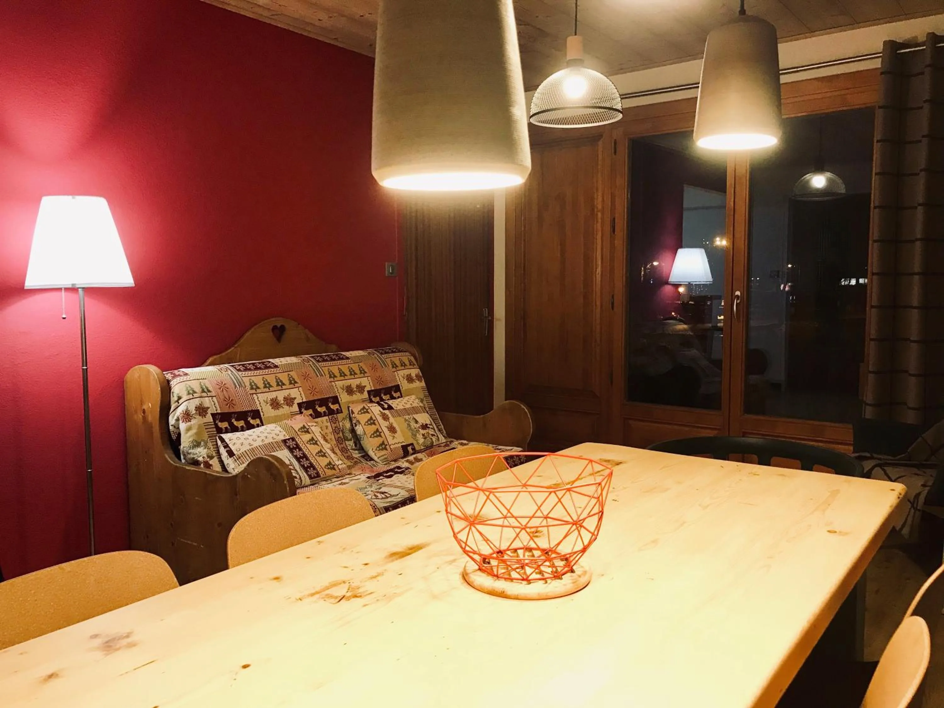 Dining area, Bed in Appartements Giffre et Clesson - DAHU COMPAGNIE