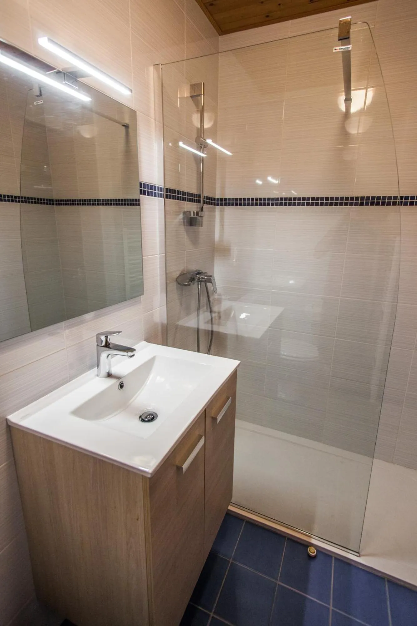 Shower in Appartements Giffre et Clesson - DAHU COMPAGNIE