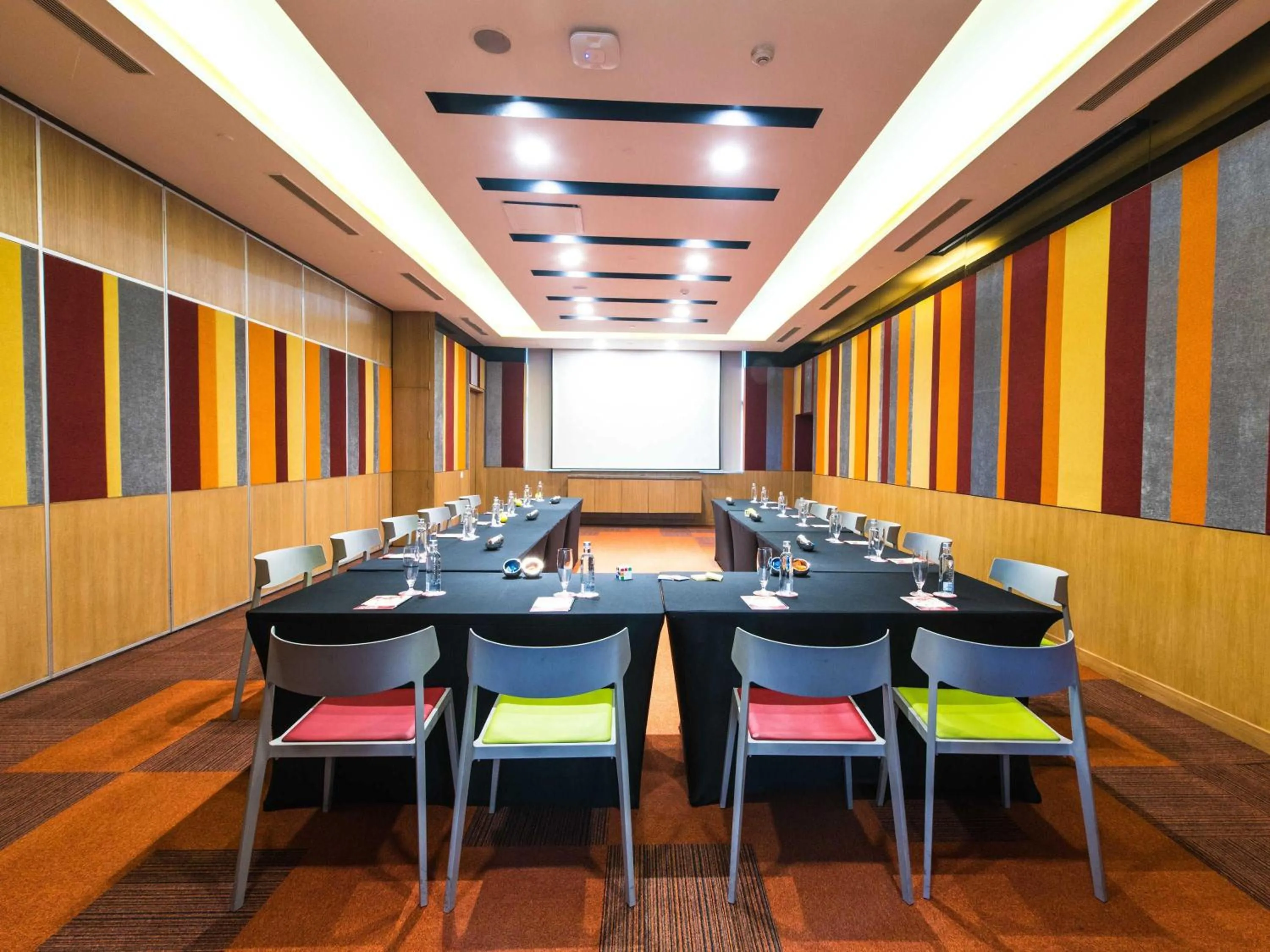 Meeting/conference room in ibis New Delhi Aerocity - An Accor Brand