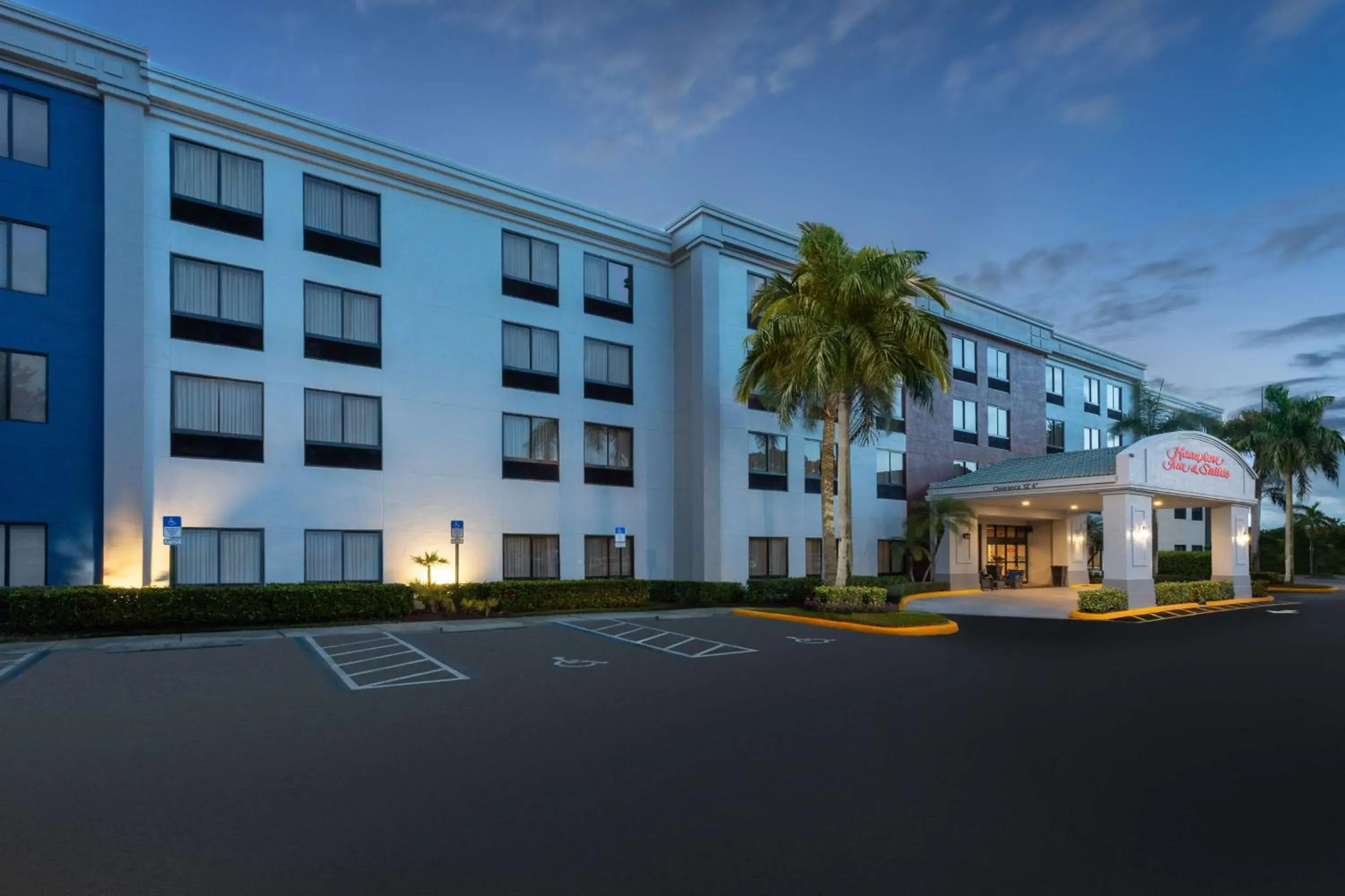 Property building in Hampton Inn & Suites Boynton Beach Property building in Hampton Inn & Suites Boynton Beach