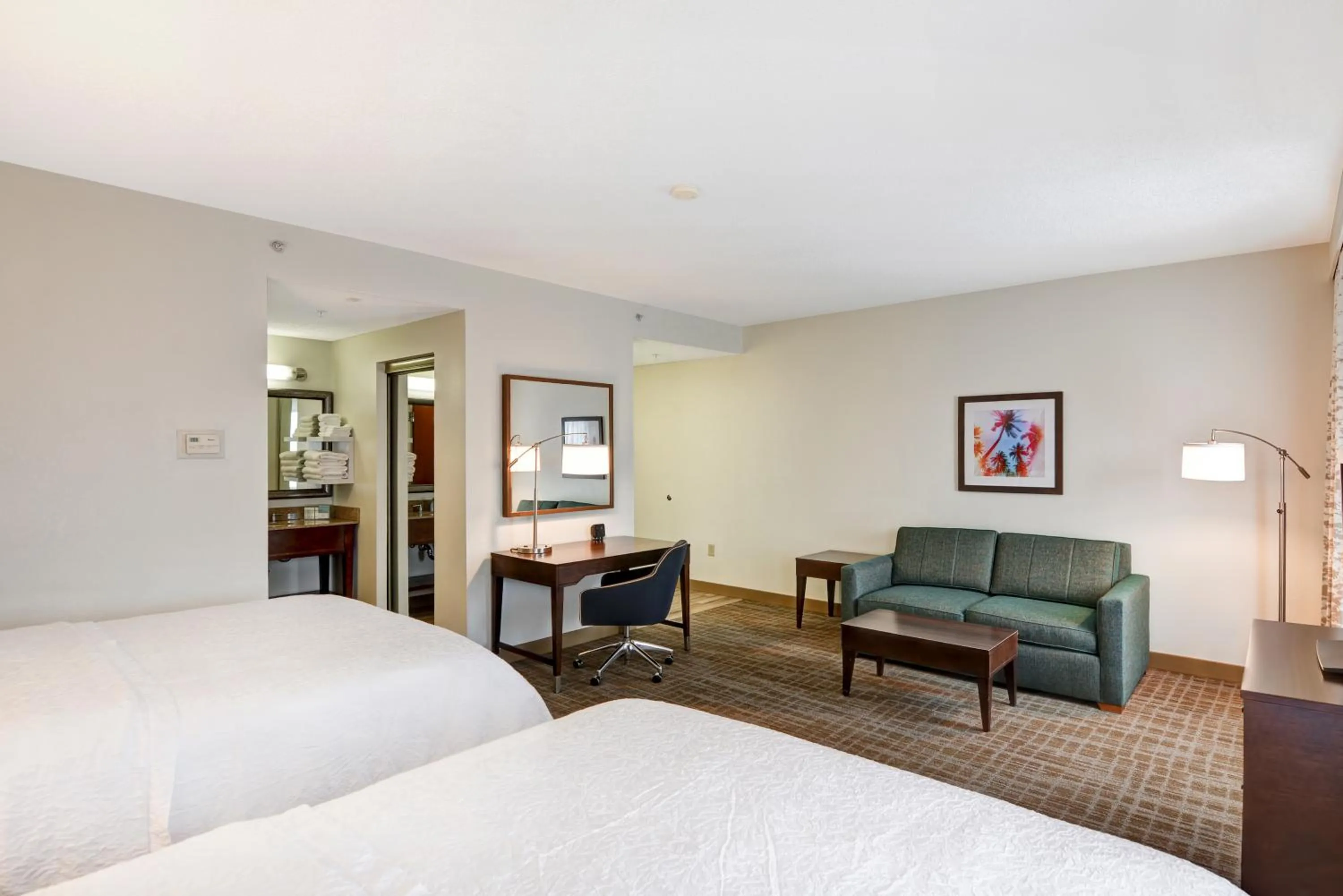 Bedroom, Bed in Hampton Inn & Suites Boynton Beach