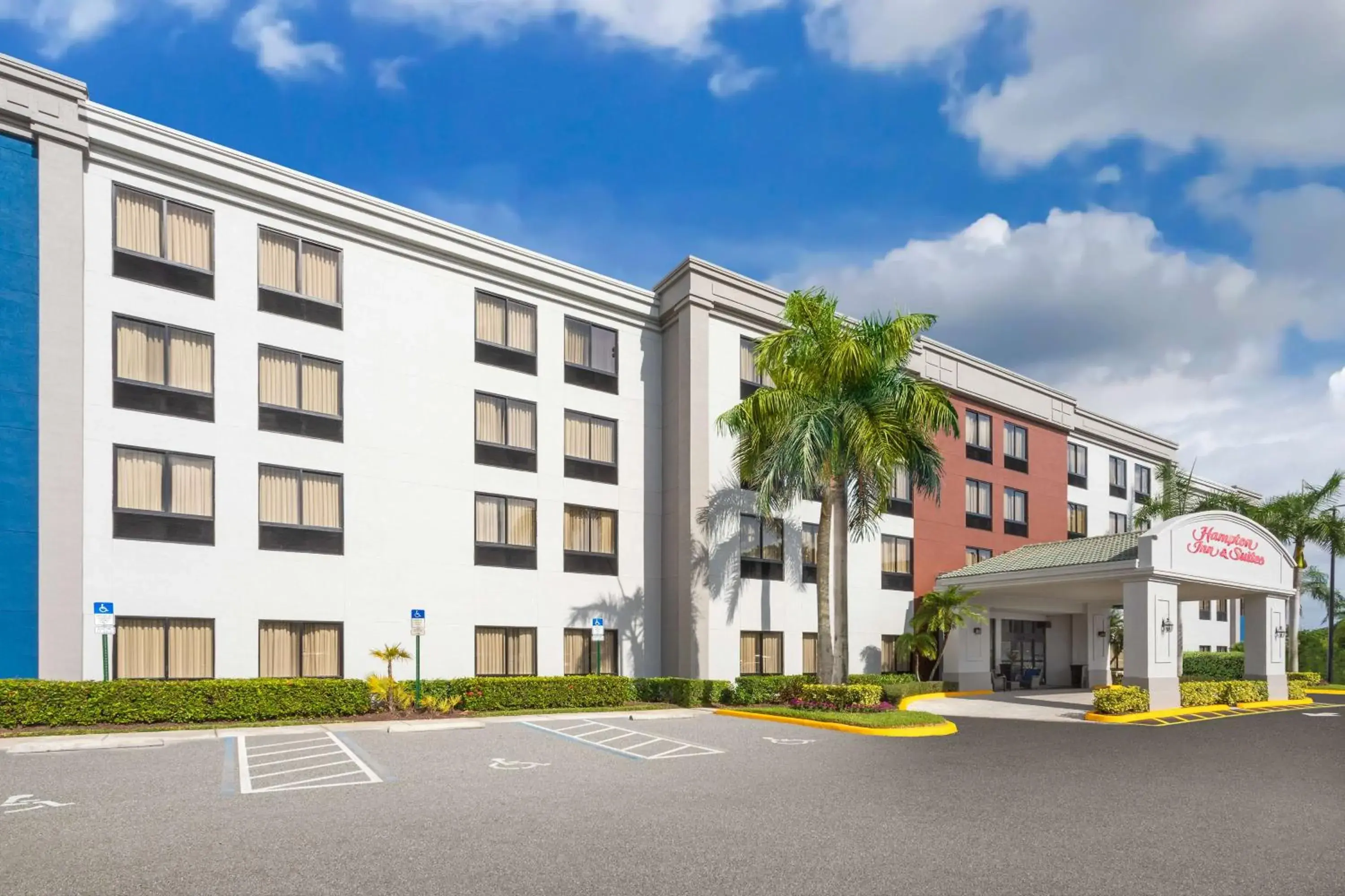 Property building in Hampton Inn & Suites Boynton Beach Property building in Hampton Inn & Suites Boynton Beach