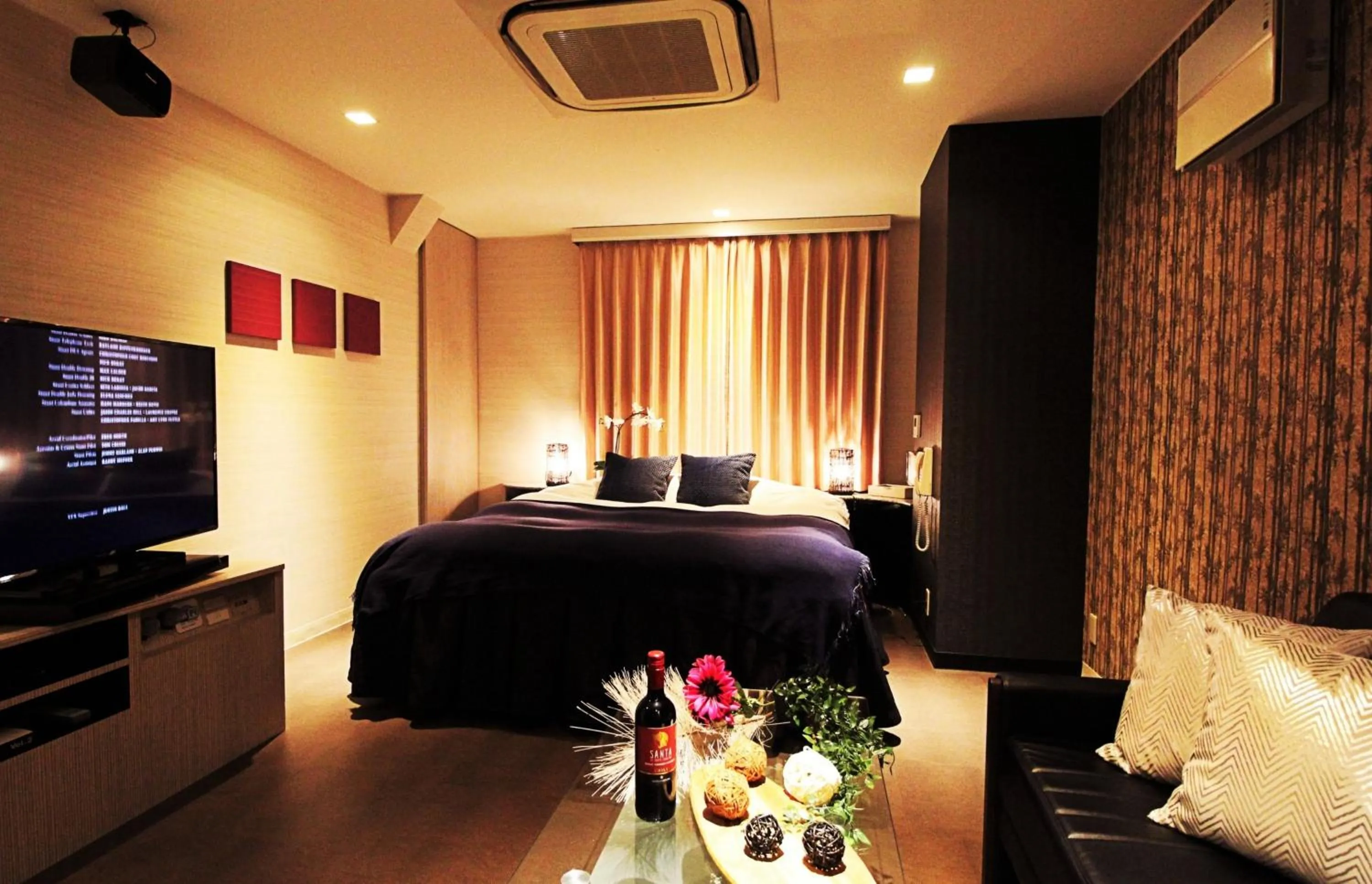 Bed in HOTEL O2 -全室人工ラドン温泉-Adult only