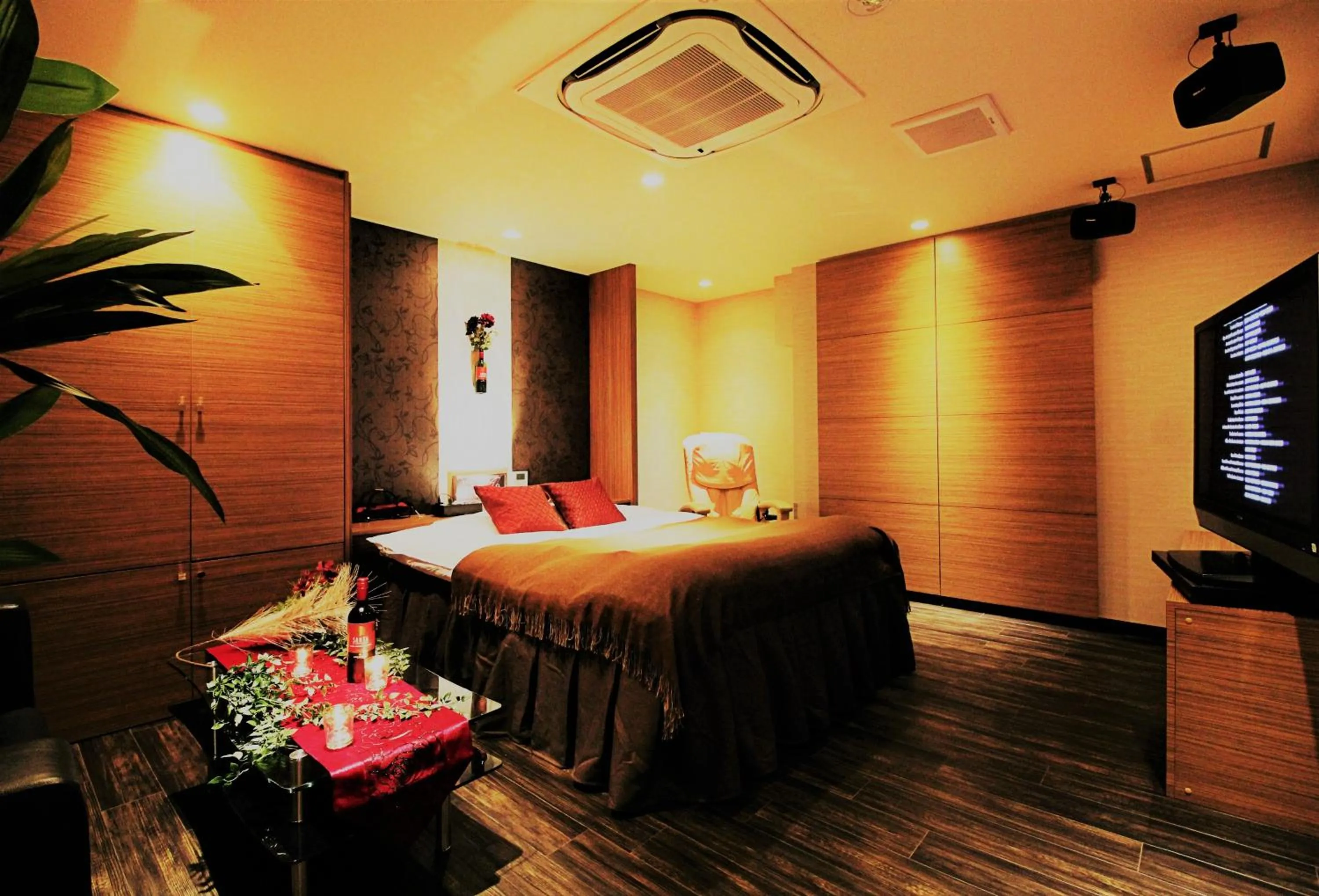 Bed in HOTEL O2 -全室人工ラドン温泉-Adult only