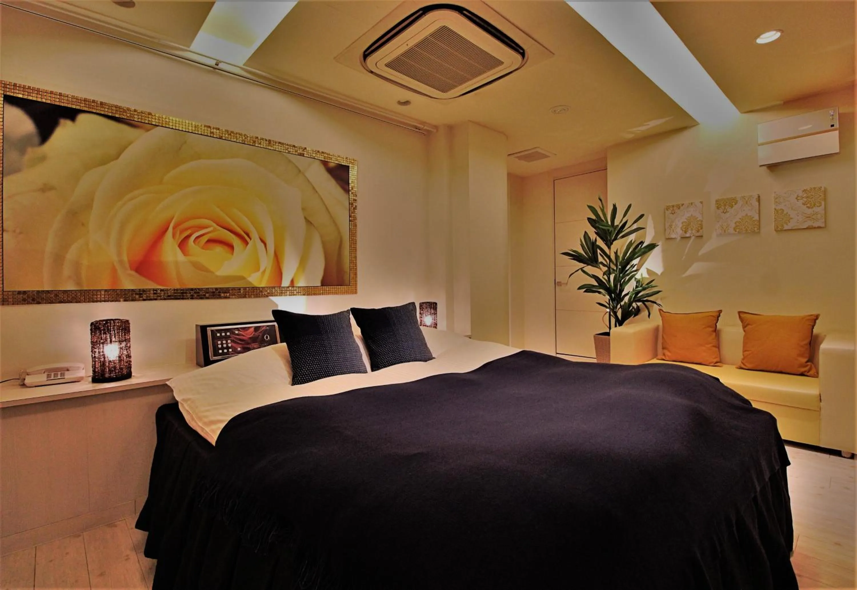 Bed in HOTEL O2 -全室人工ラドン温泉-Adult only