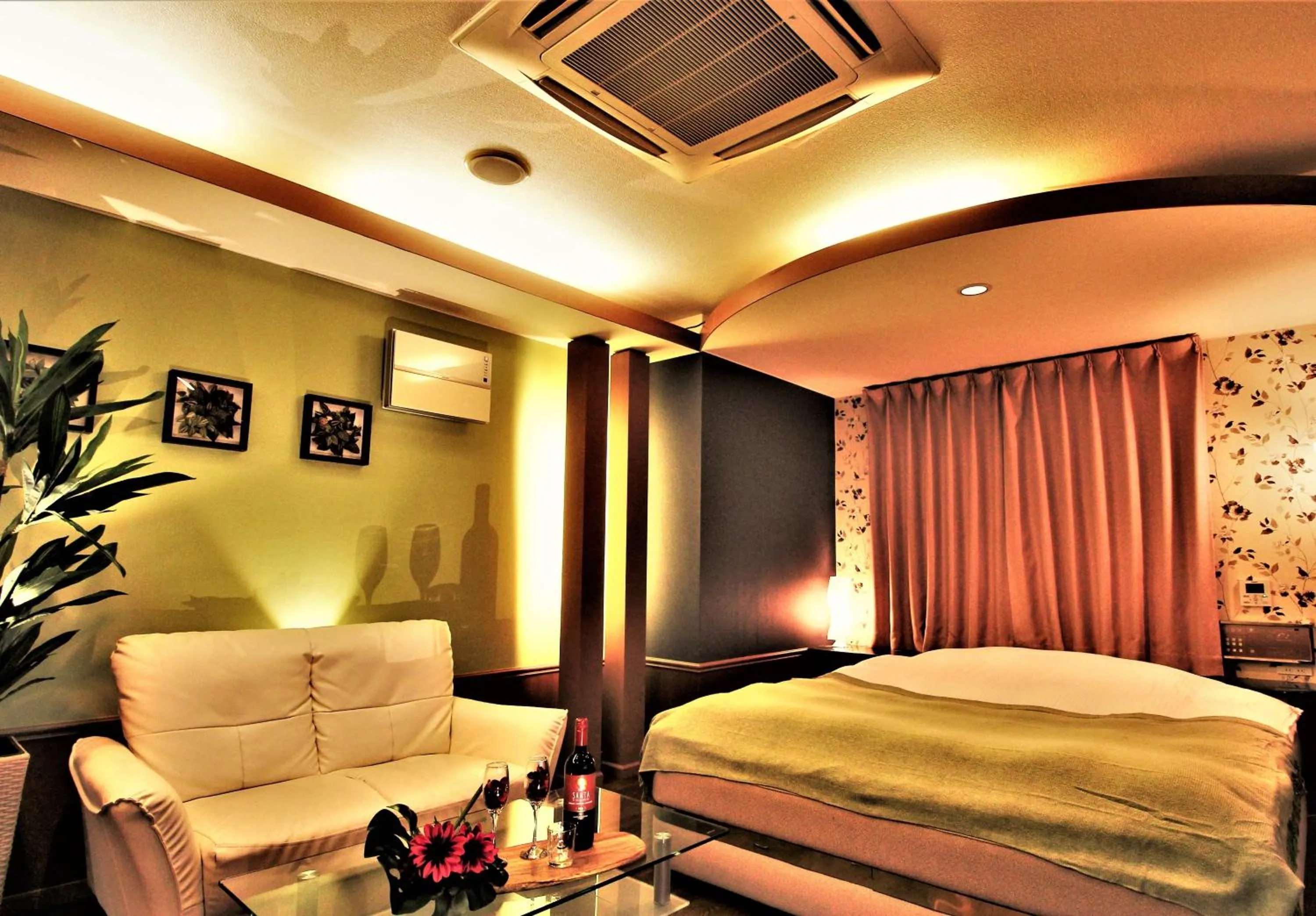 Bed in HOTEL O2 -全室人工ラドン温泉-Adult only