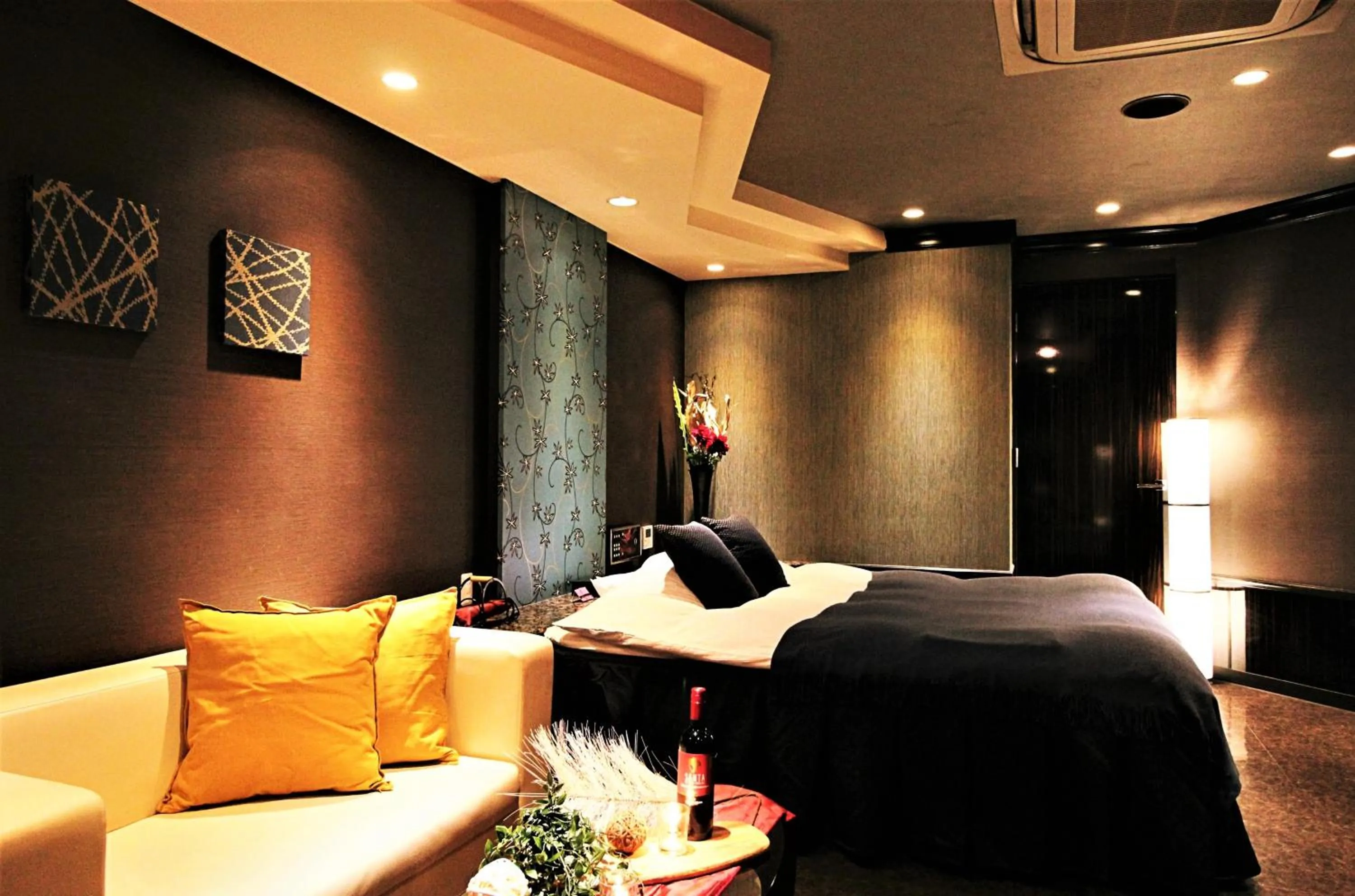 Bed in HOTEL O2 -全室人工ラドン温泉-Adult only